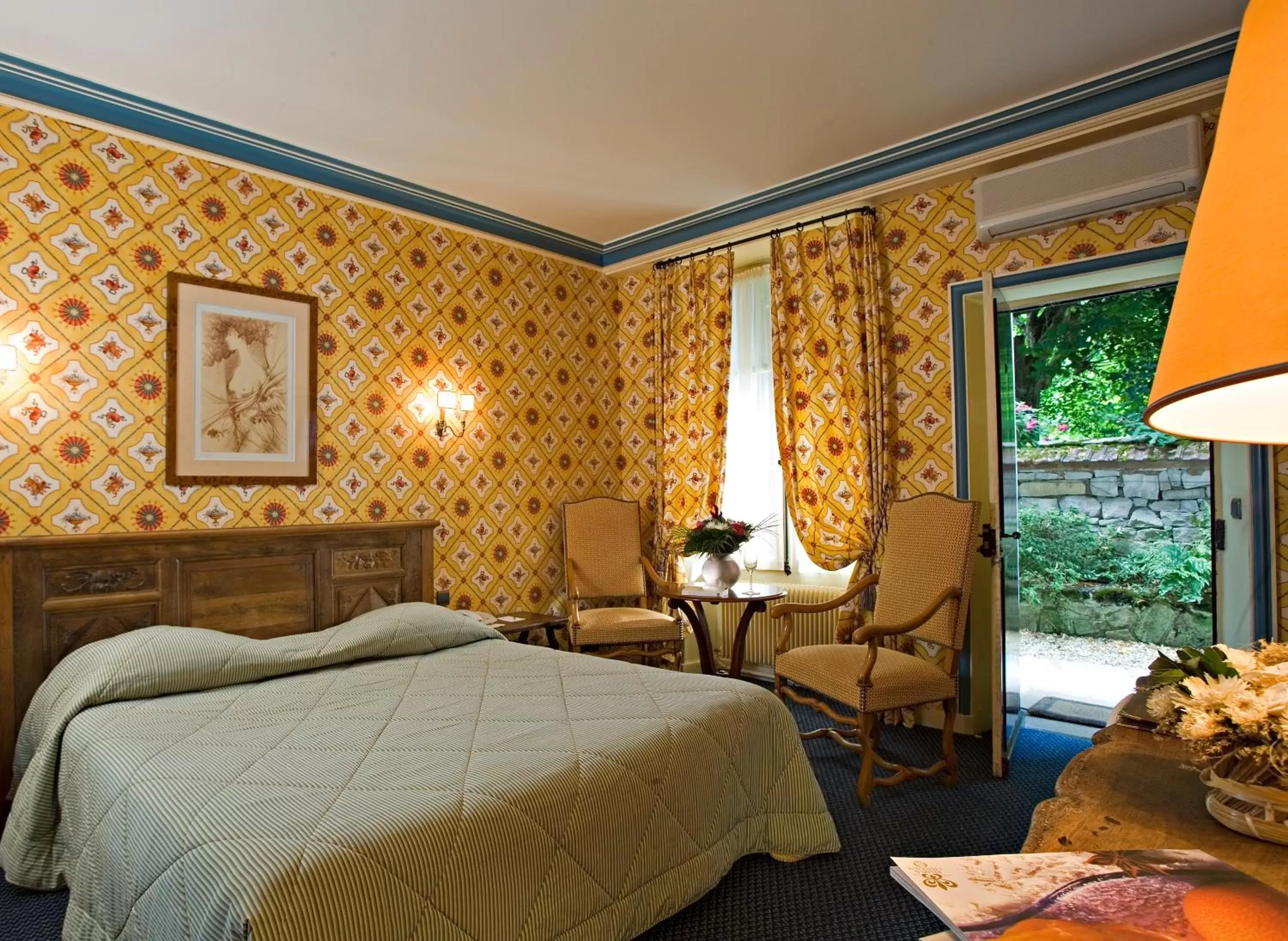 Photo of the whole room, Bed in Hôtellerie Du Bas-Bréau