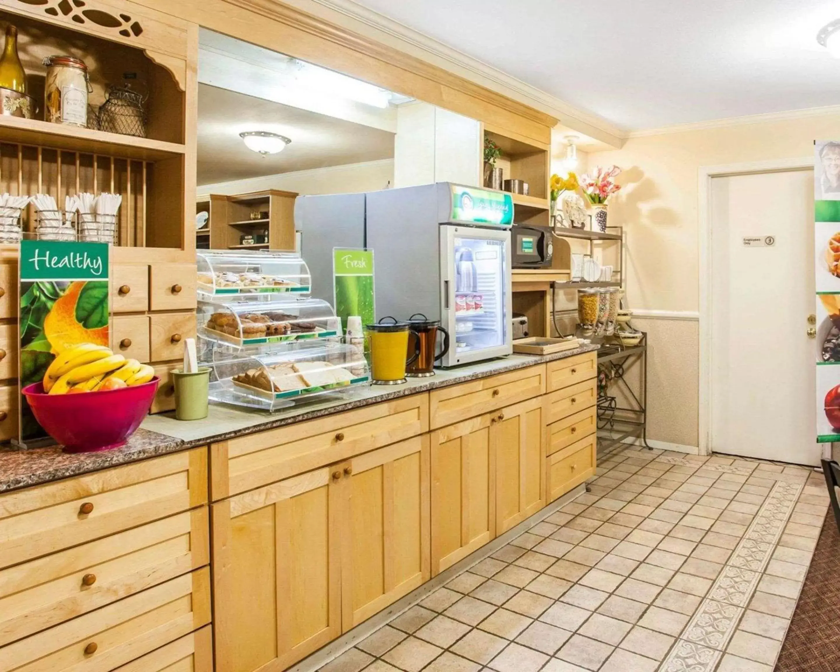 Restaurant/places to eat, Kitchen/Kitchenette in Quality Inn Mount Vernon