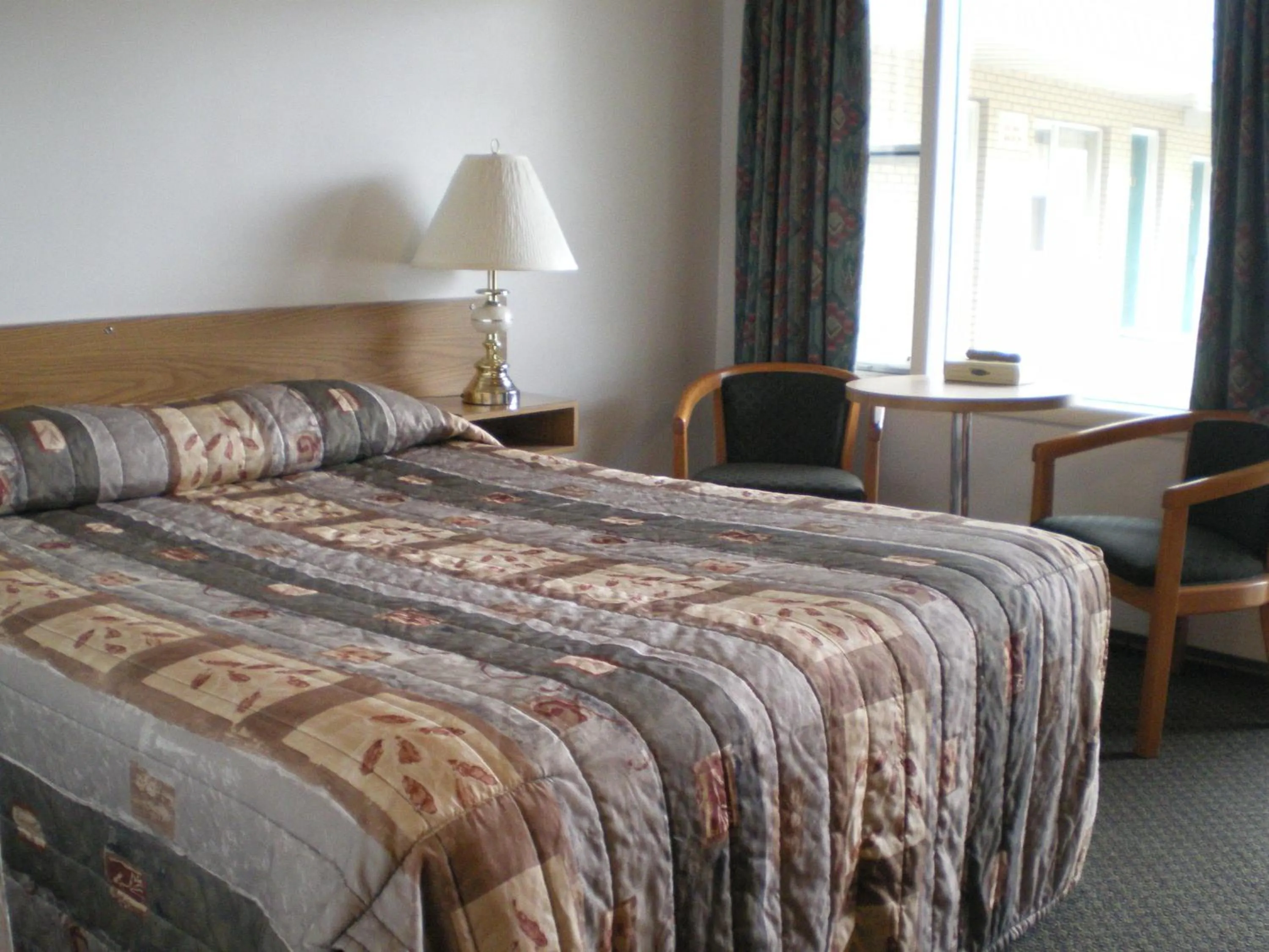 Bed in Sun-Dek Motel