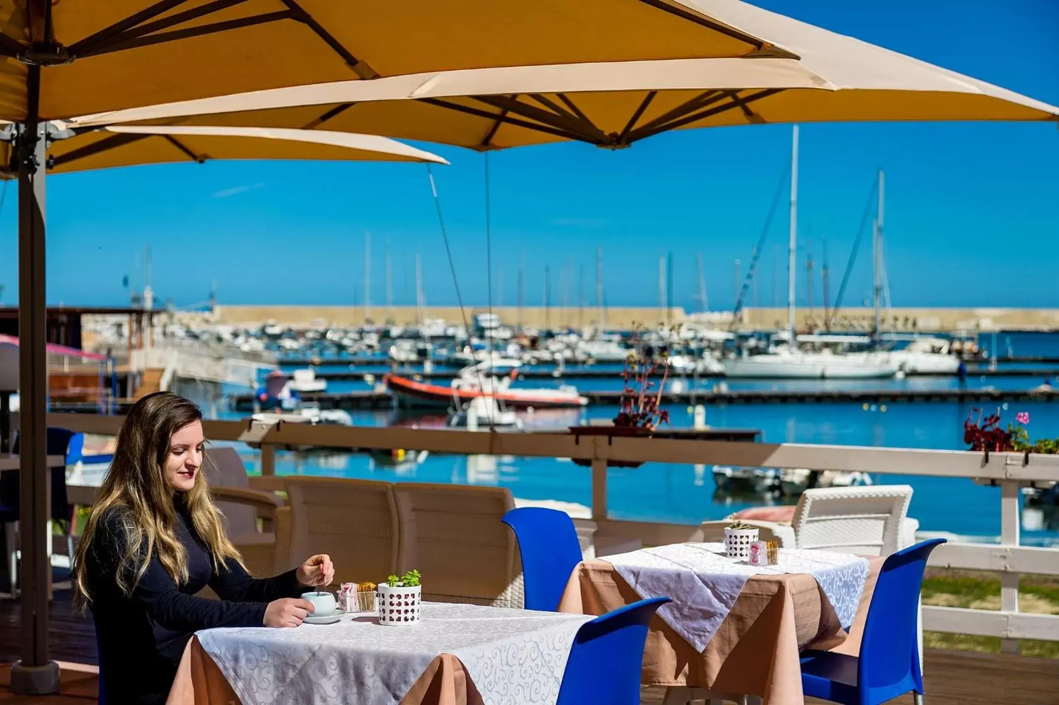 Balcony/Terrace, Restaurant/Places to Eat in Hotel Cala Marina