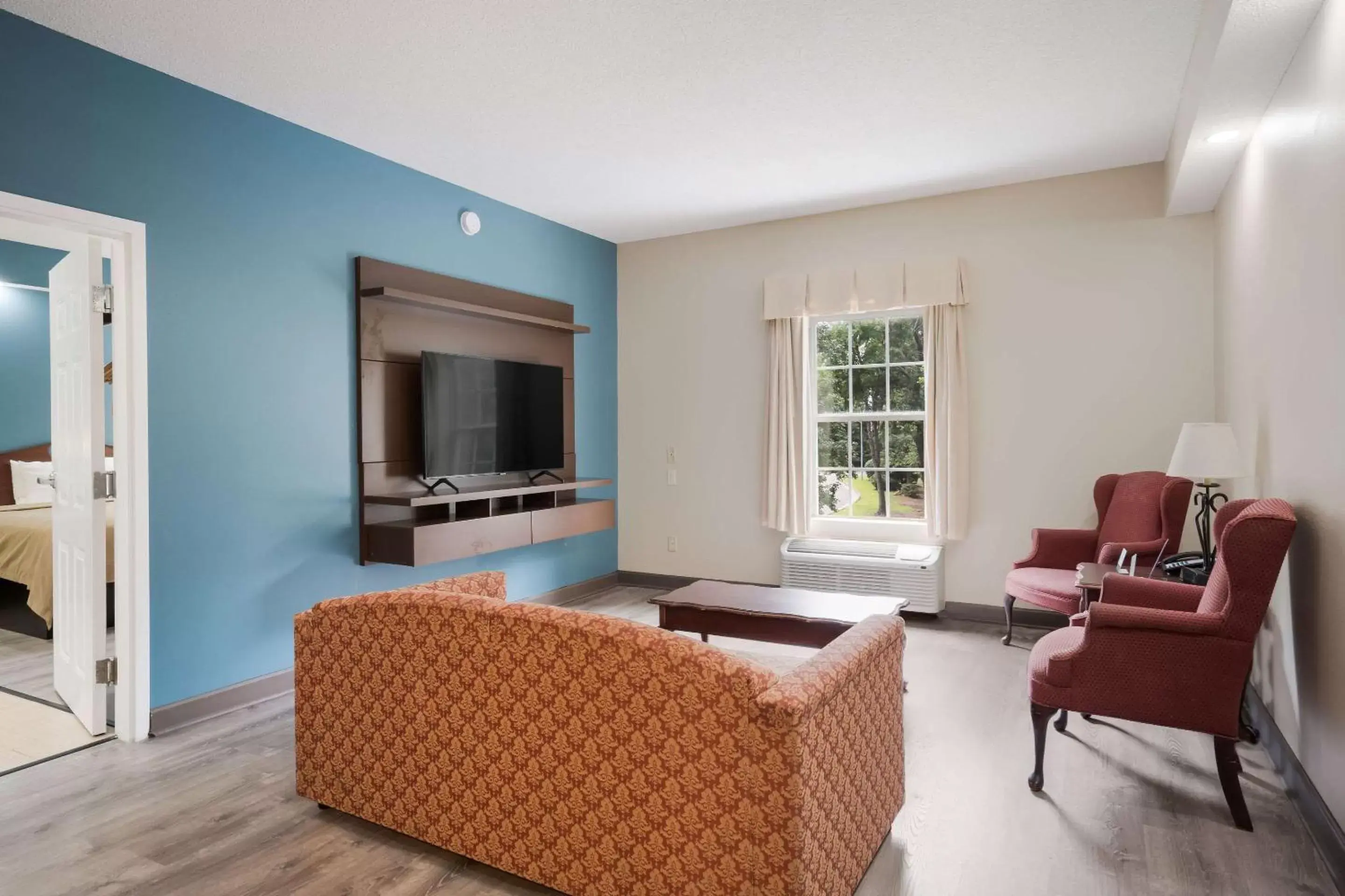 Photo of the whole room, Seating Area in Quality Inn Wilmington