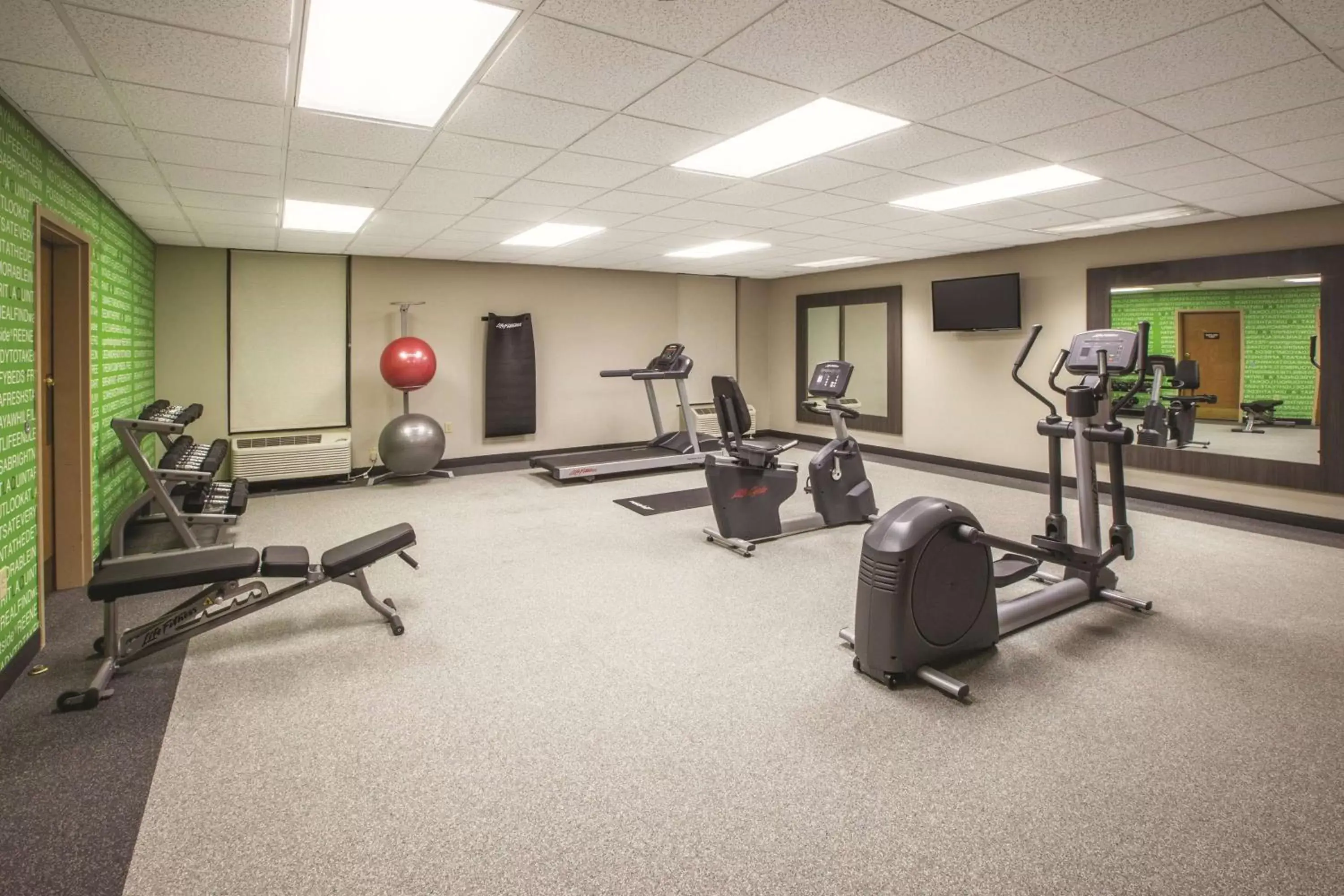 Fitness centre/facilities, Fitness Center/Facilities in La Quinta by Wyndham Mechanicsburg - Harrisburg