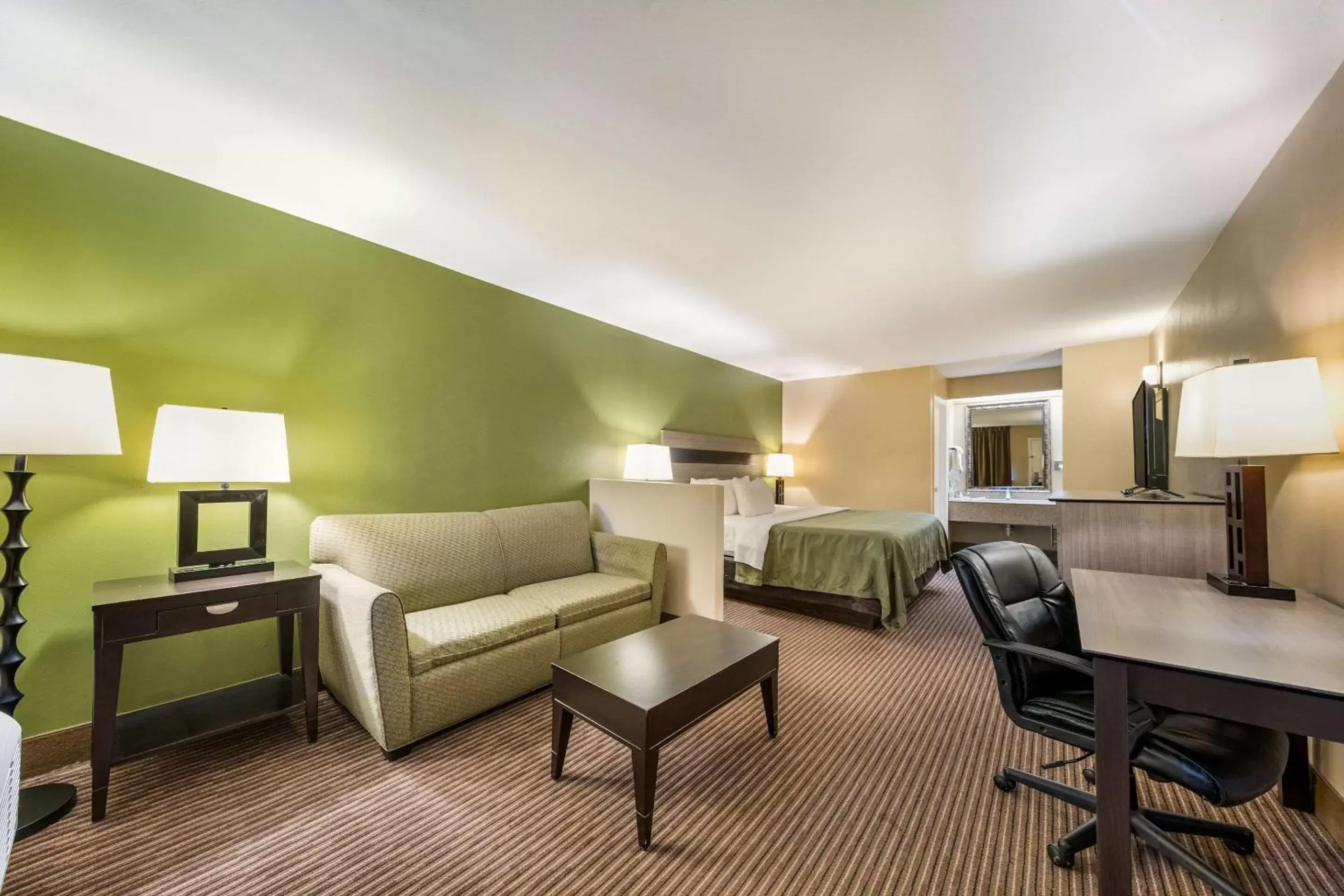 Photo of the whole room, Seating Area in Quality Inn & Suites - Garland