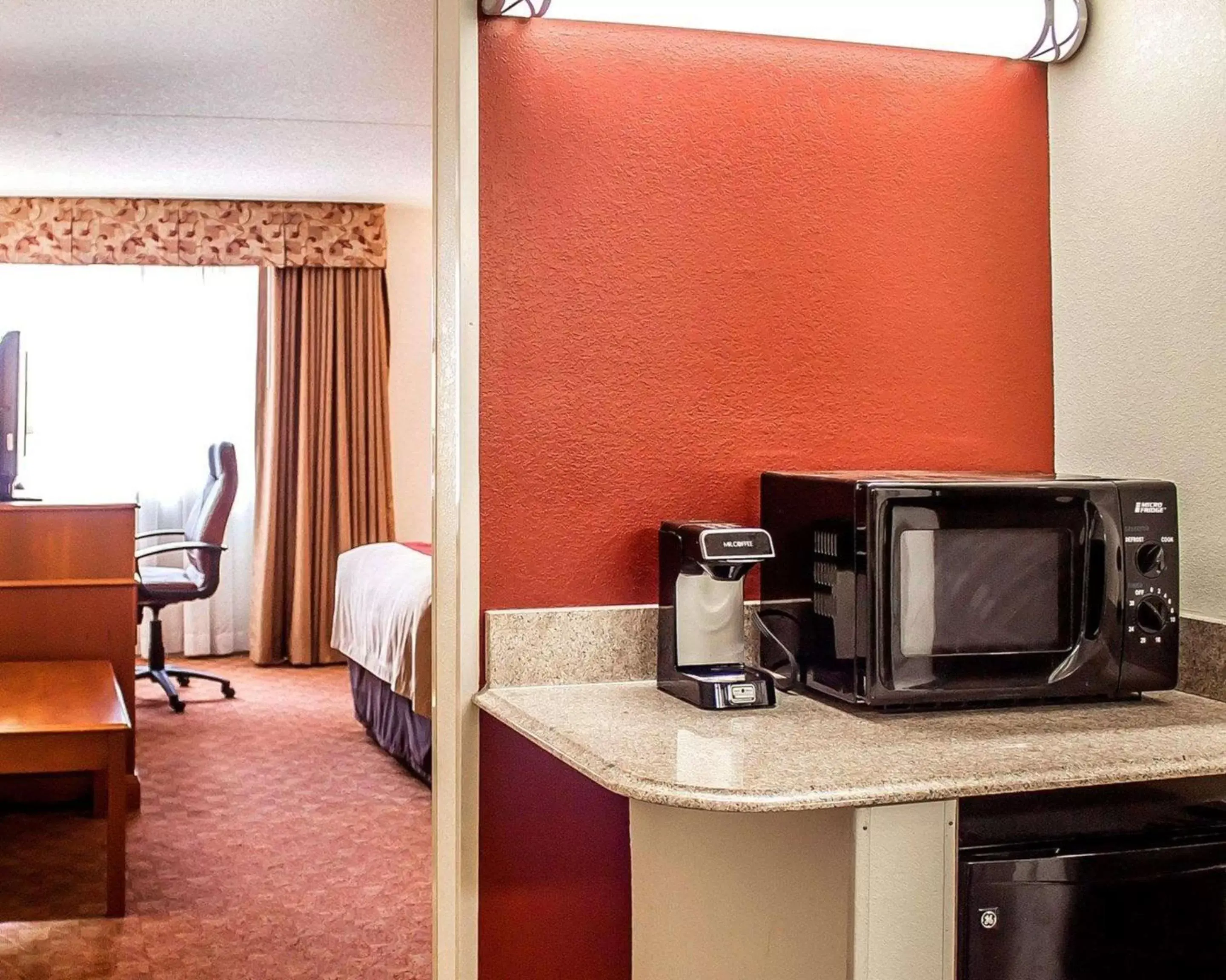 Photo of the whole room in Quality Inn