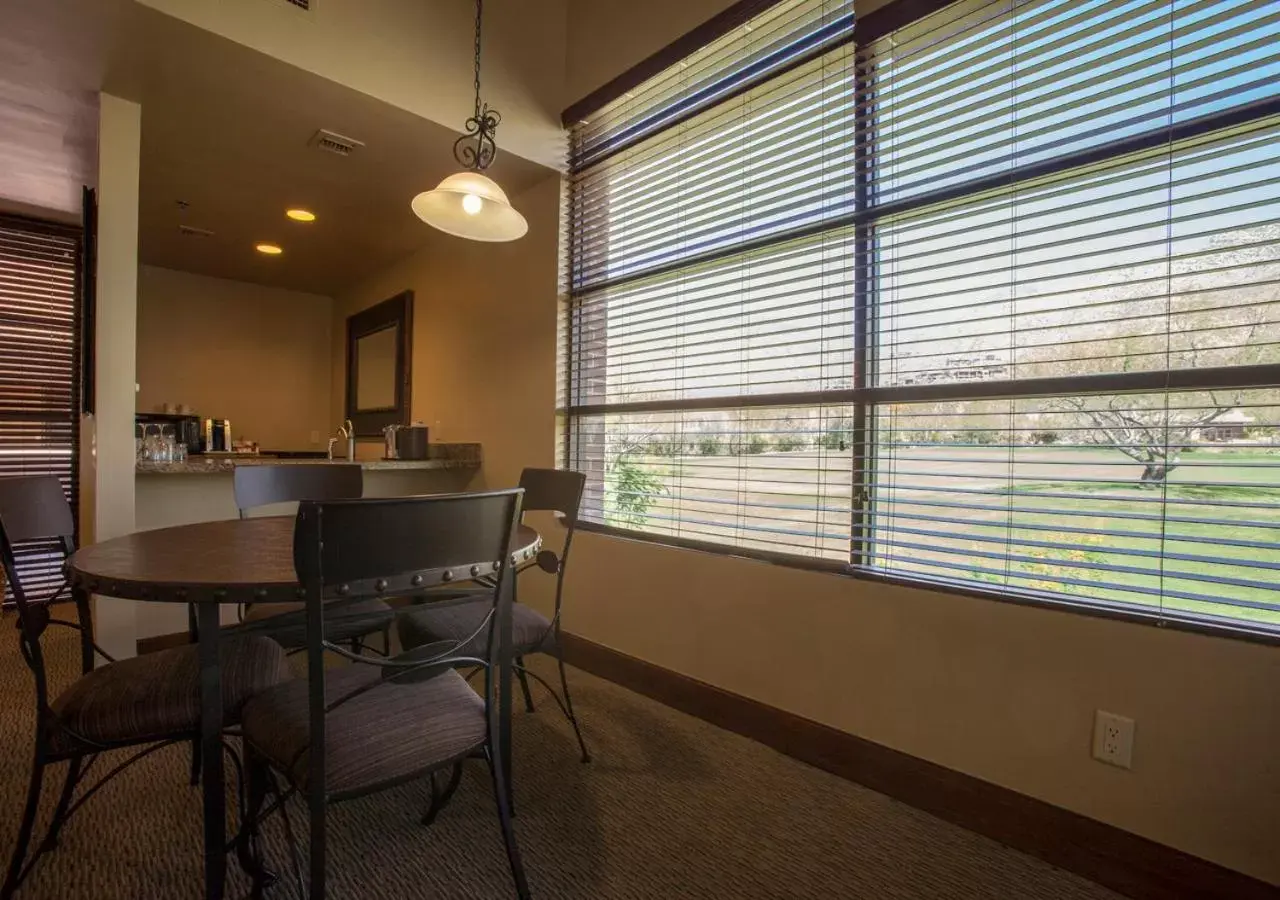 Kitchen or kitchenette, Dining Area in The Lodge at Ventana Canyon