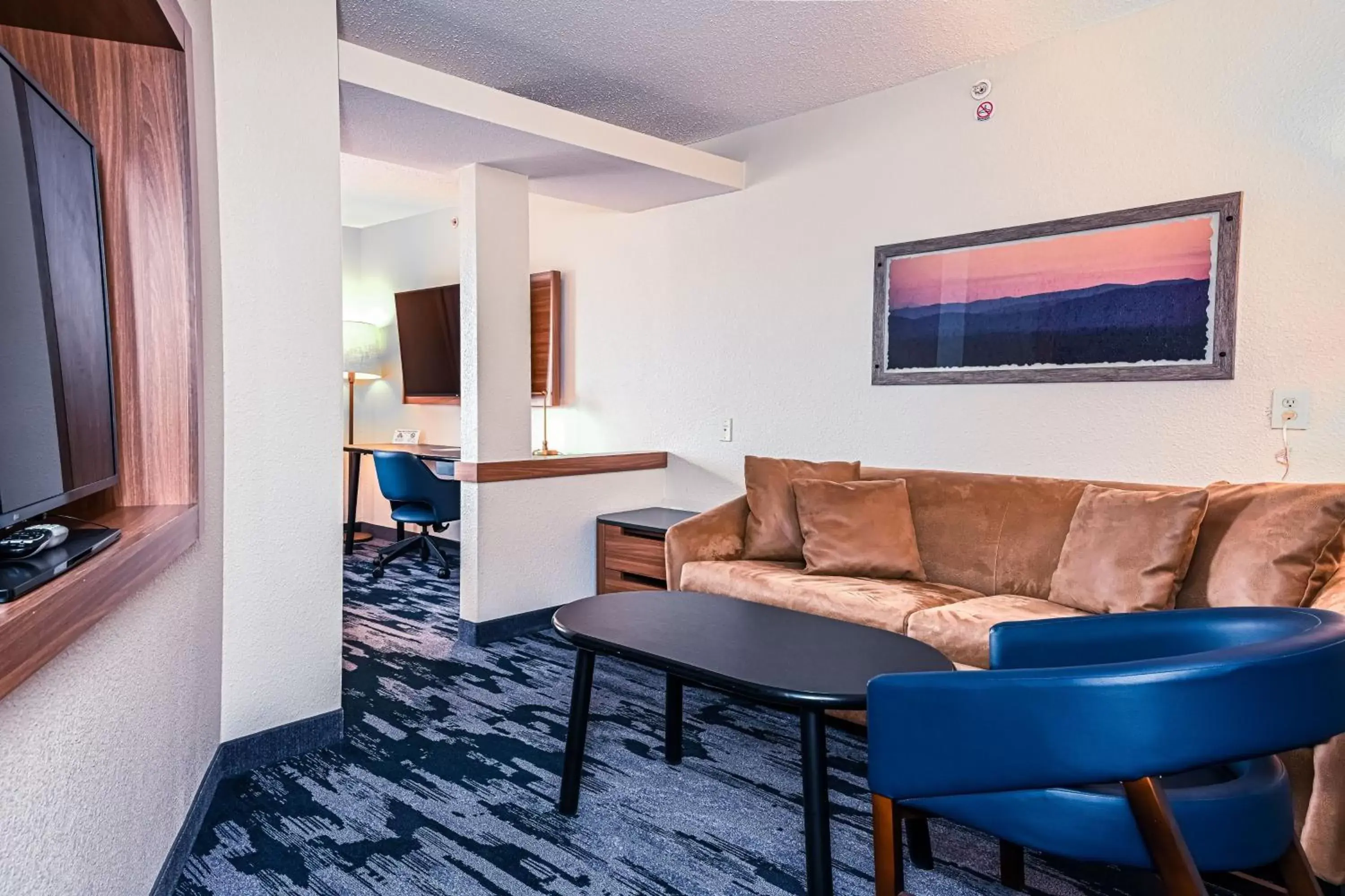 Living room, Seating Area in Fairfield Inn and Suites by Marriott Indianapolis/ Noblesville