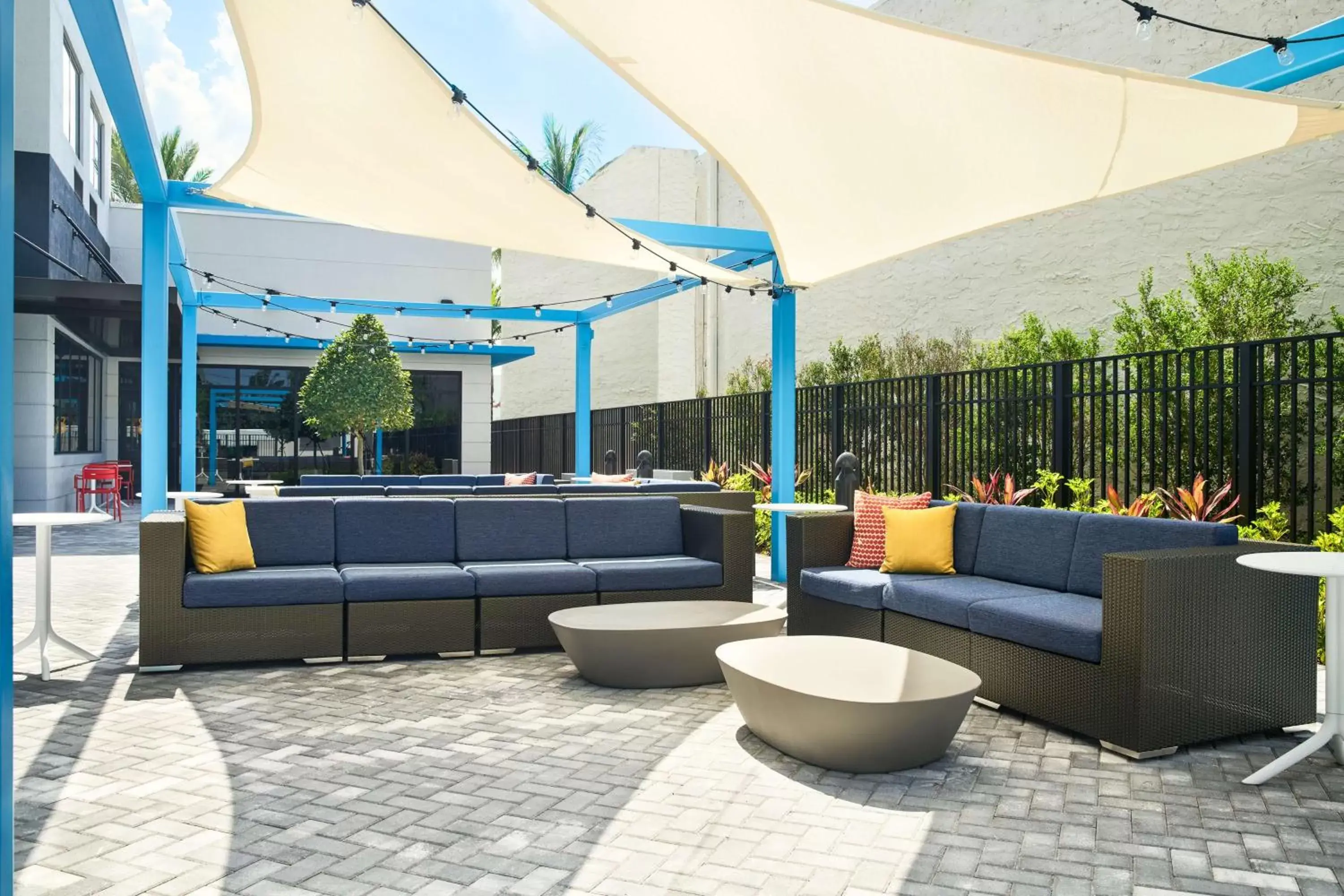 Patio in Tru By Hilton Ft Lauderdale Airport