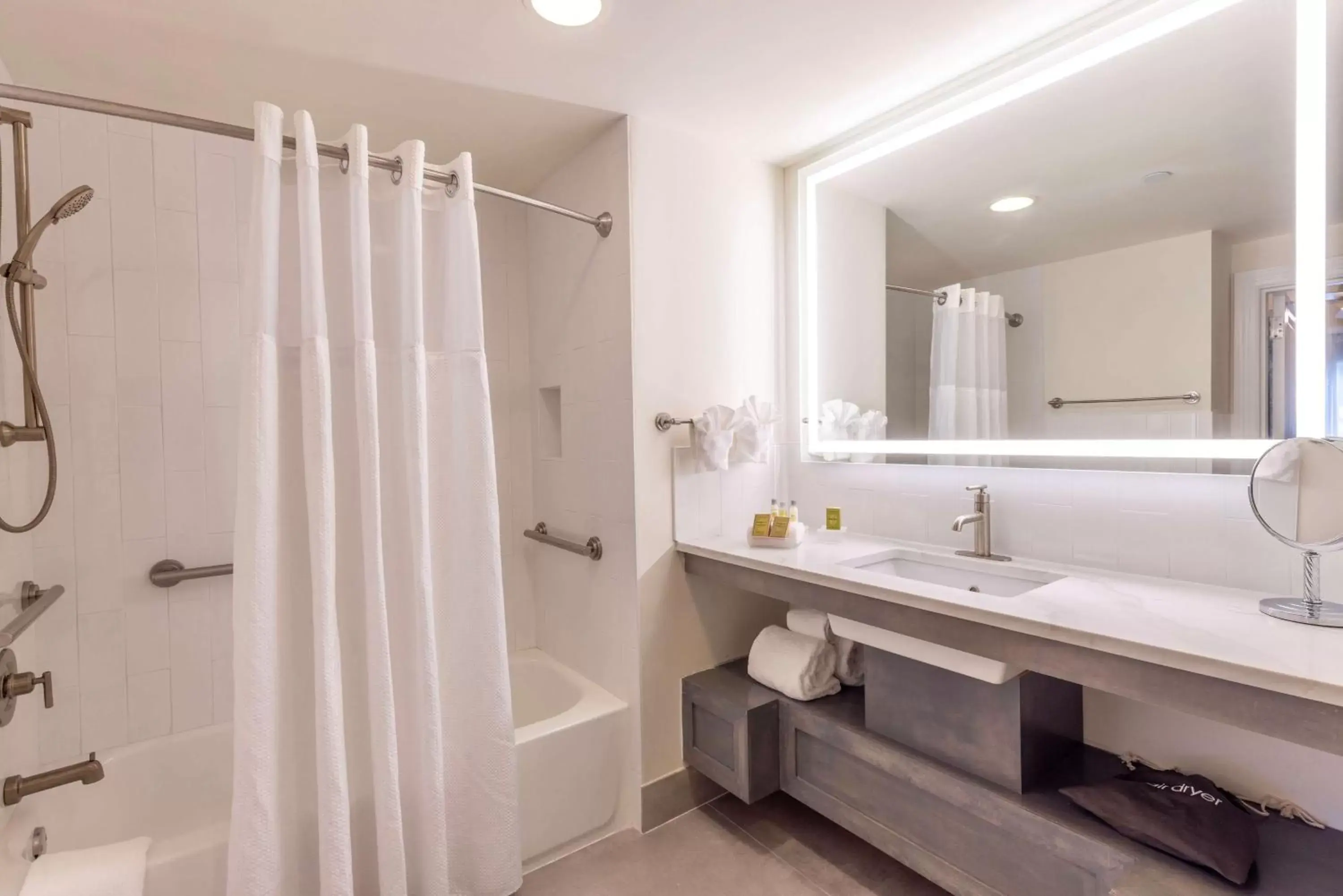 Bathroom in Homewood Suites by Hilton Palm Beach Gardens