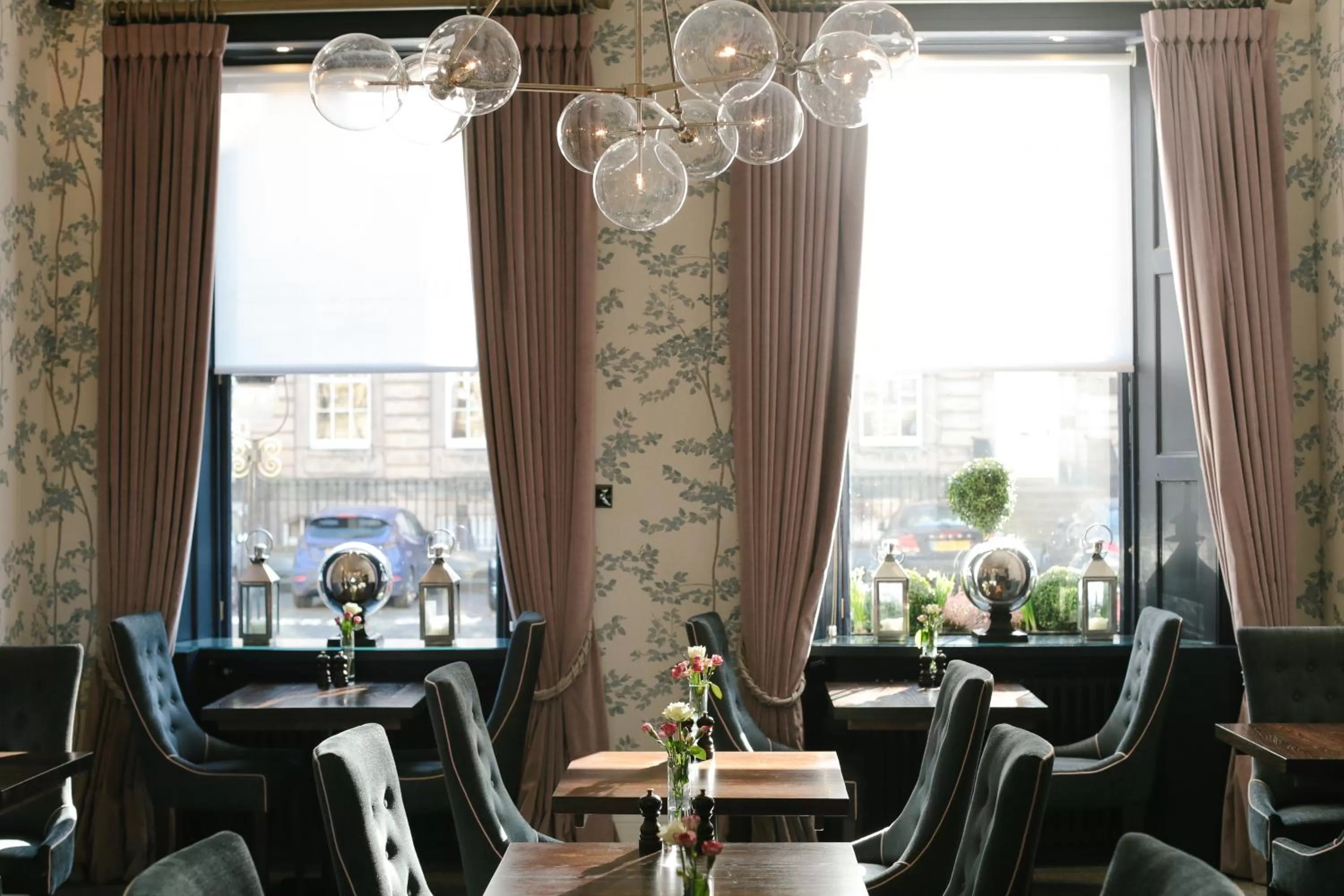 Restaurant/places to eat in Nira Caledonia