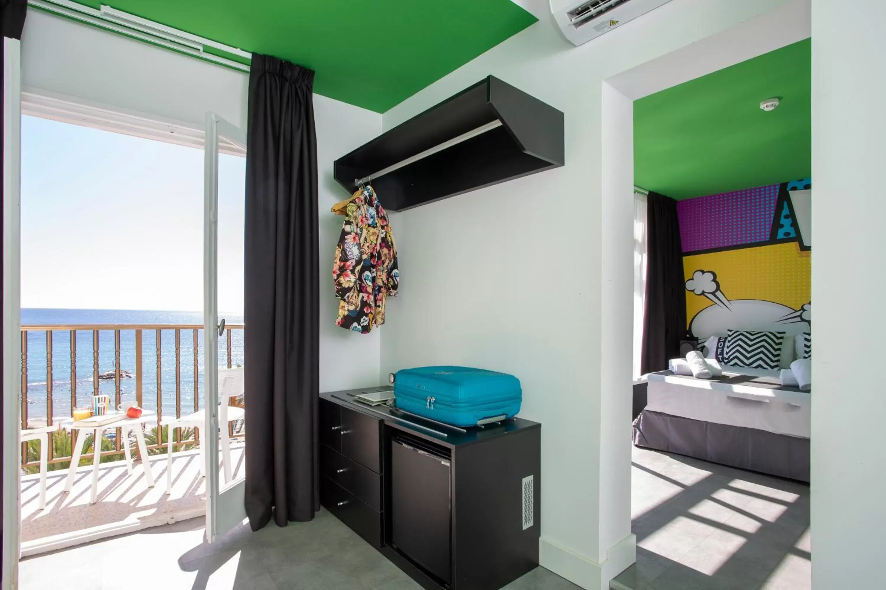 Balcony/Terrace, TV/Entertainment Center in Casual Pop Art Benidorm