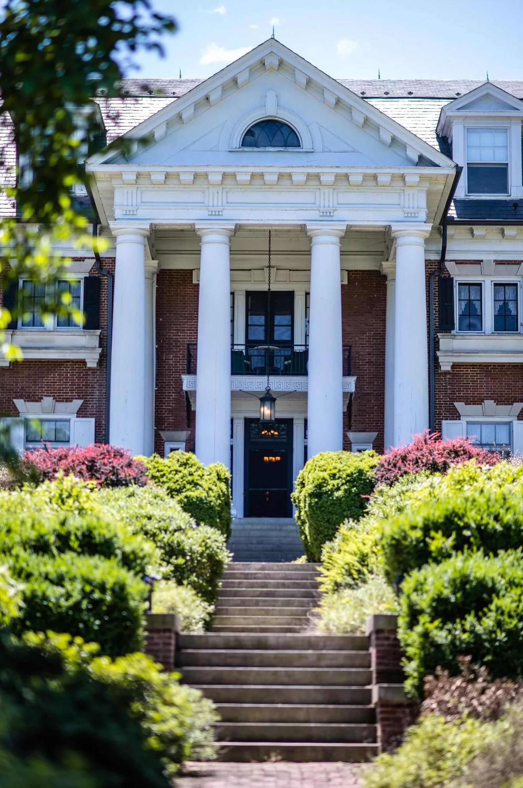 Facade/entrance in Mercersburg Inn