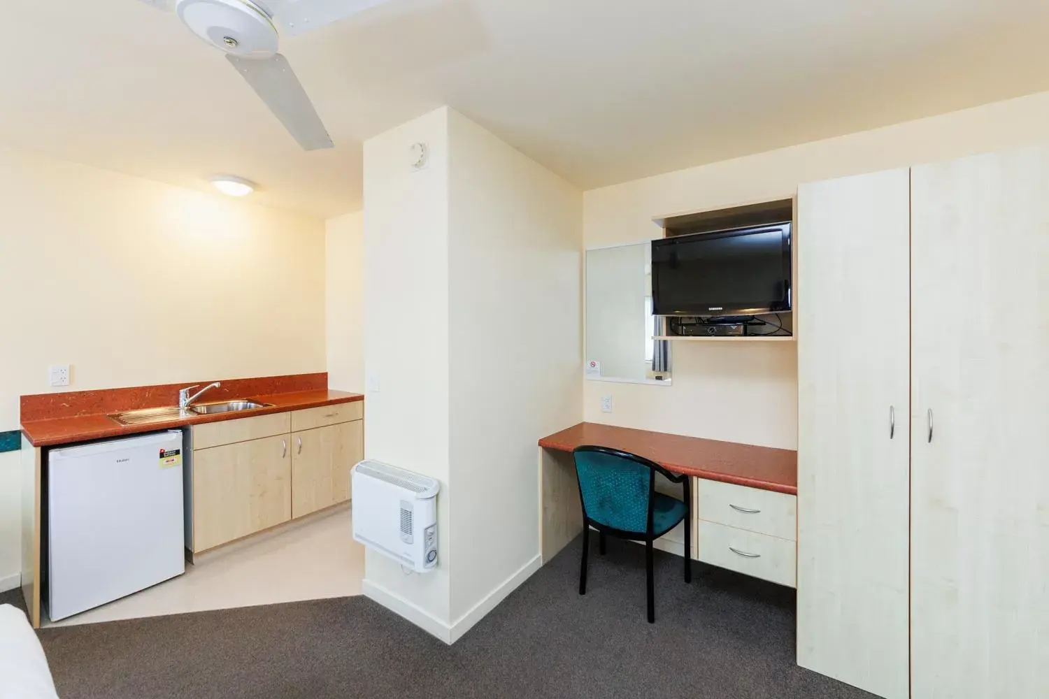 TV and multimedia, Kitchen/Kitchenette in Bella Vista Motel Palmerston North