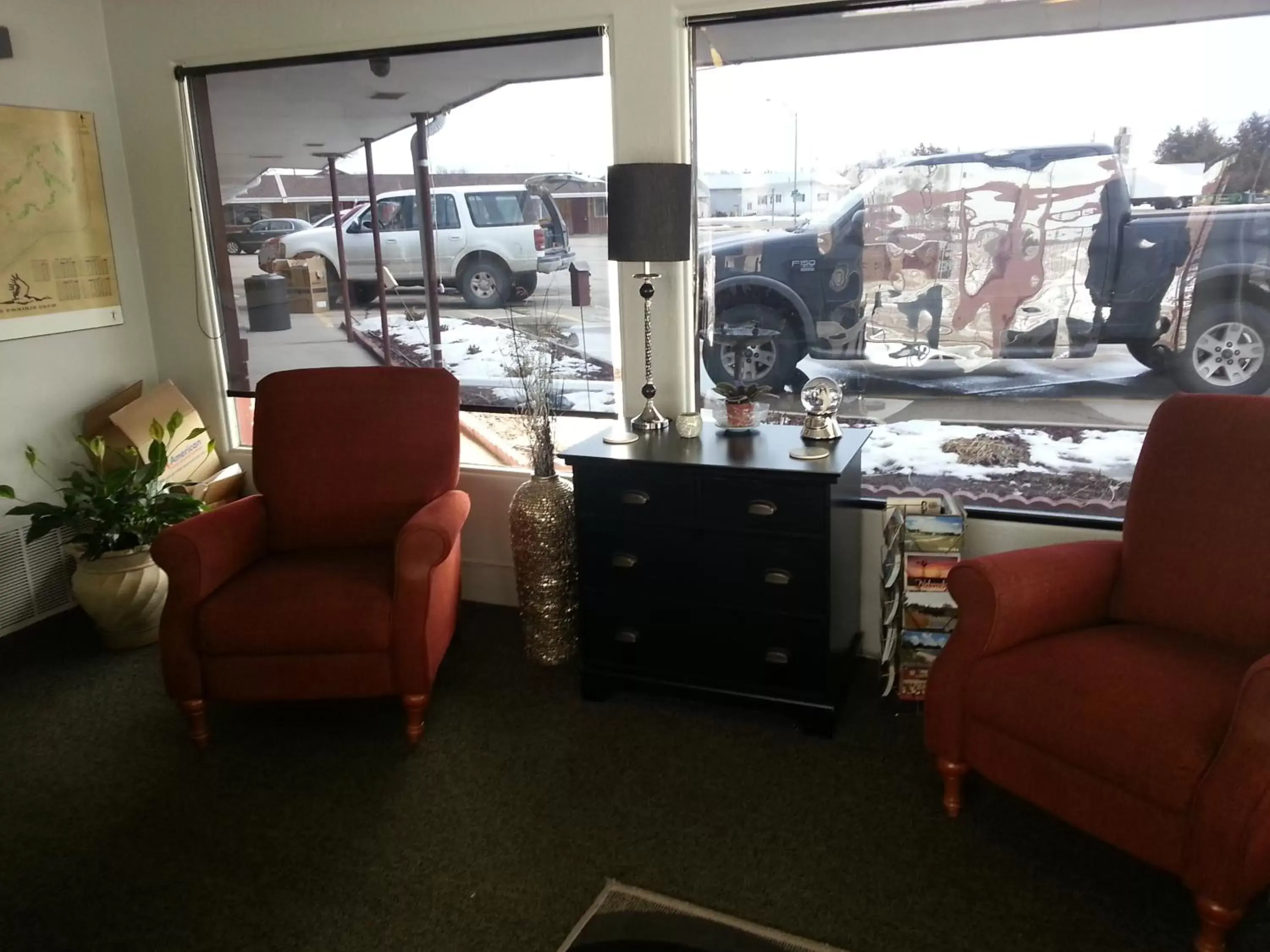 Lobby or reception, Seating Area in Raine Motel