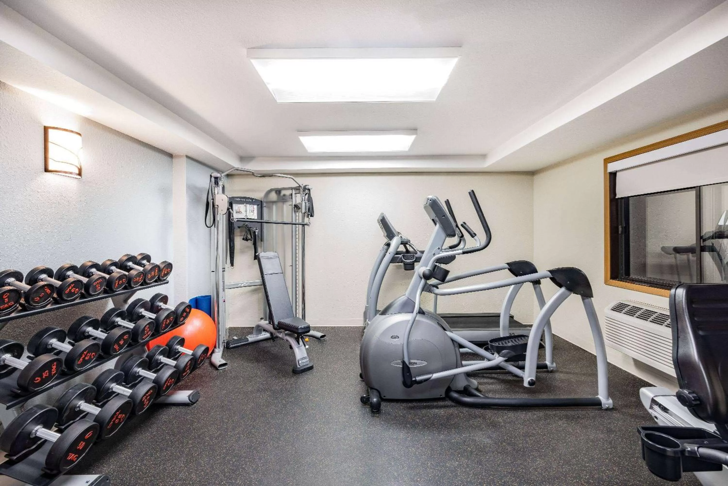 Fitness centre/facilities in AmericInn by Wyndham Duluth South Proctor Black Woods Event Ctr