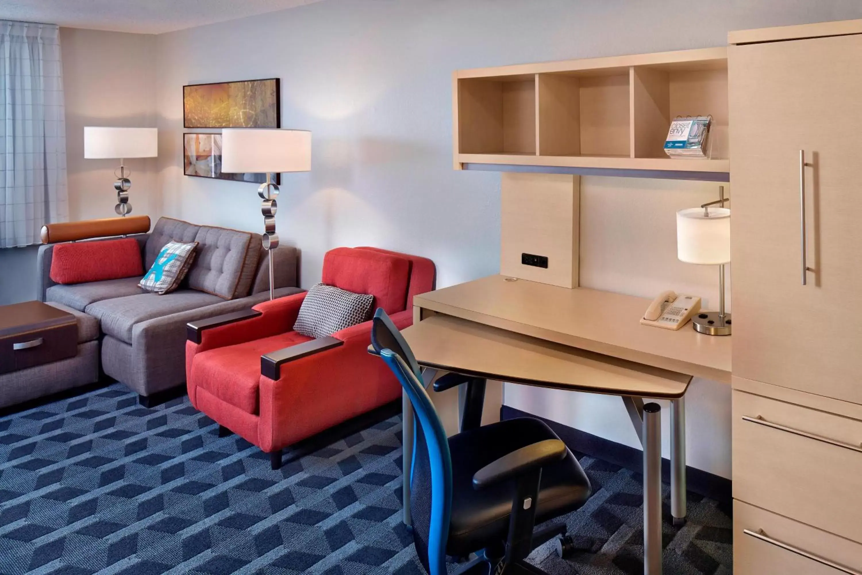Living room, Seating Area in TownePlace Suites by Marriott Albany Downtown/Medical Center