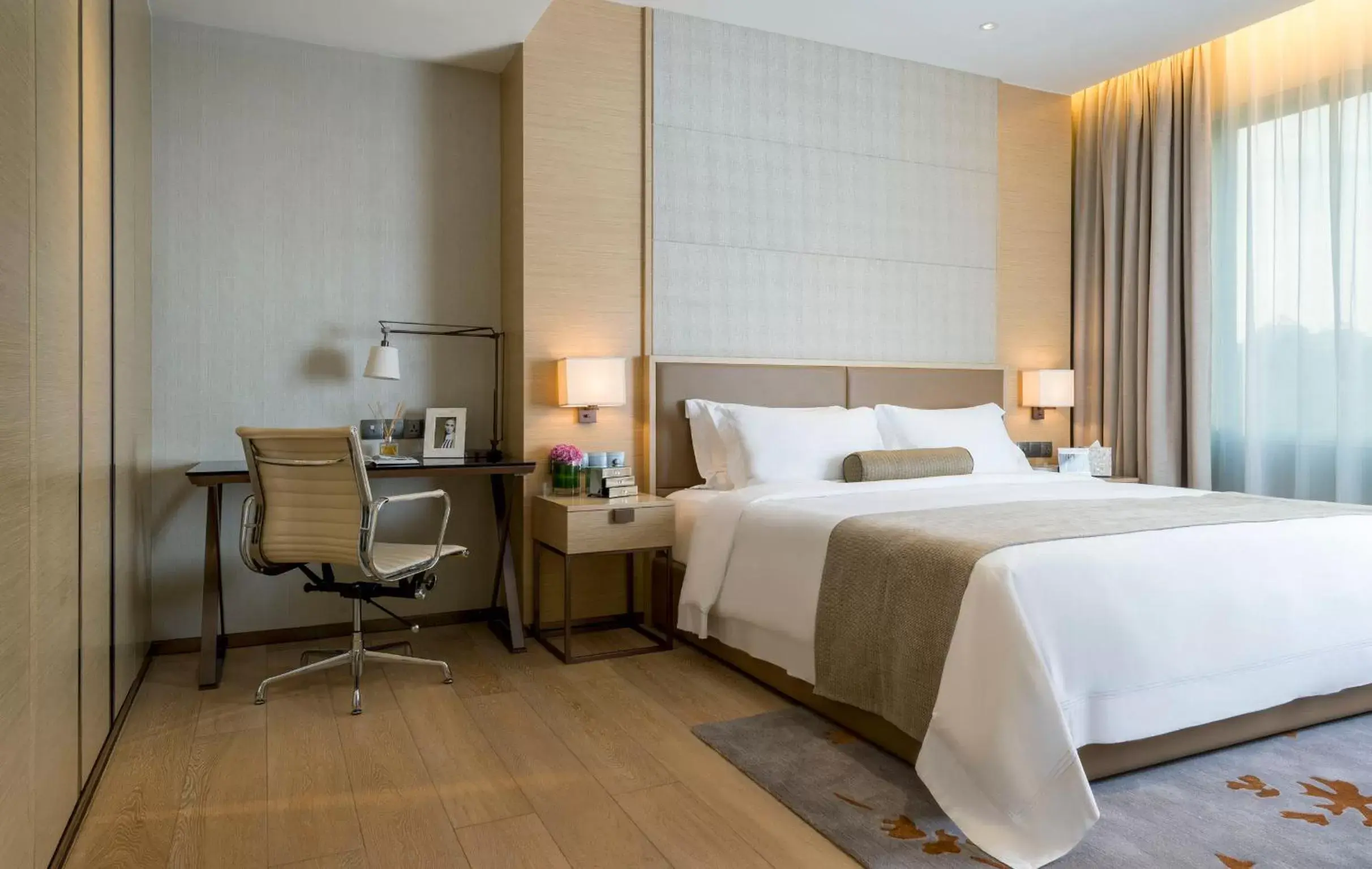 Photo of the whole room, Bed in Fraser Suites Guangzhou