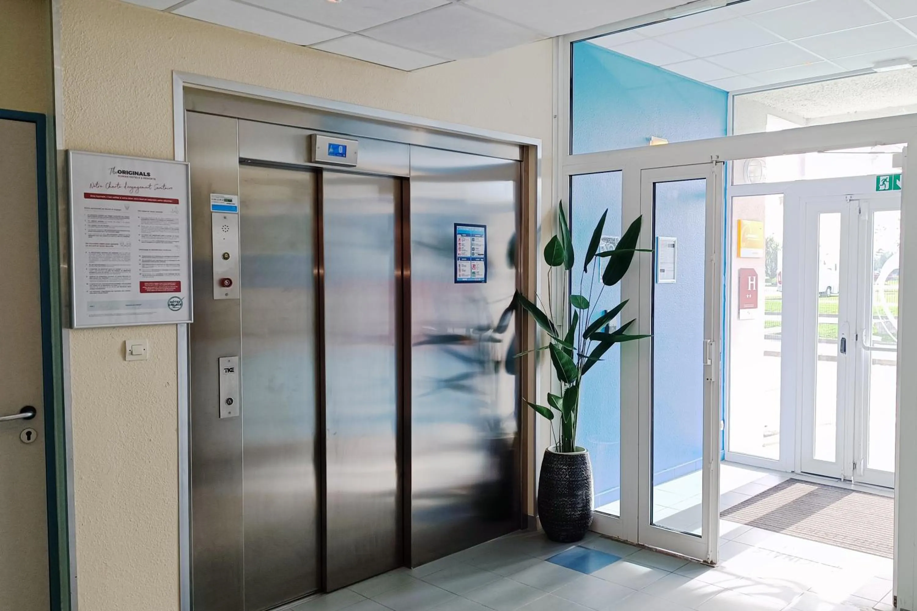 elevator in The Originals Access, Hôtel les Iris, Berck-sur-Mer