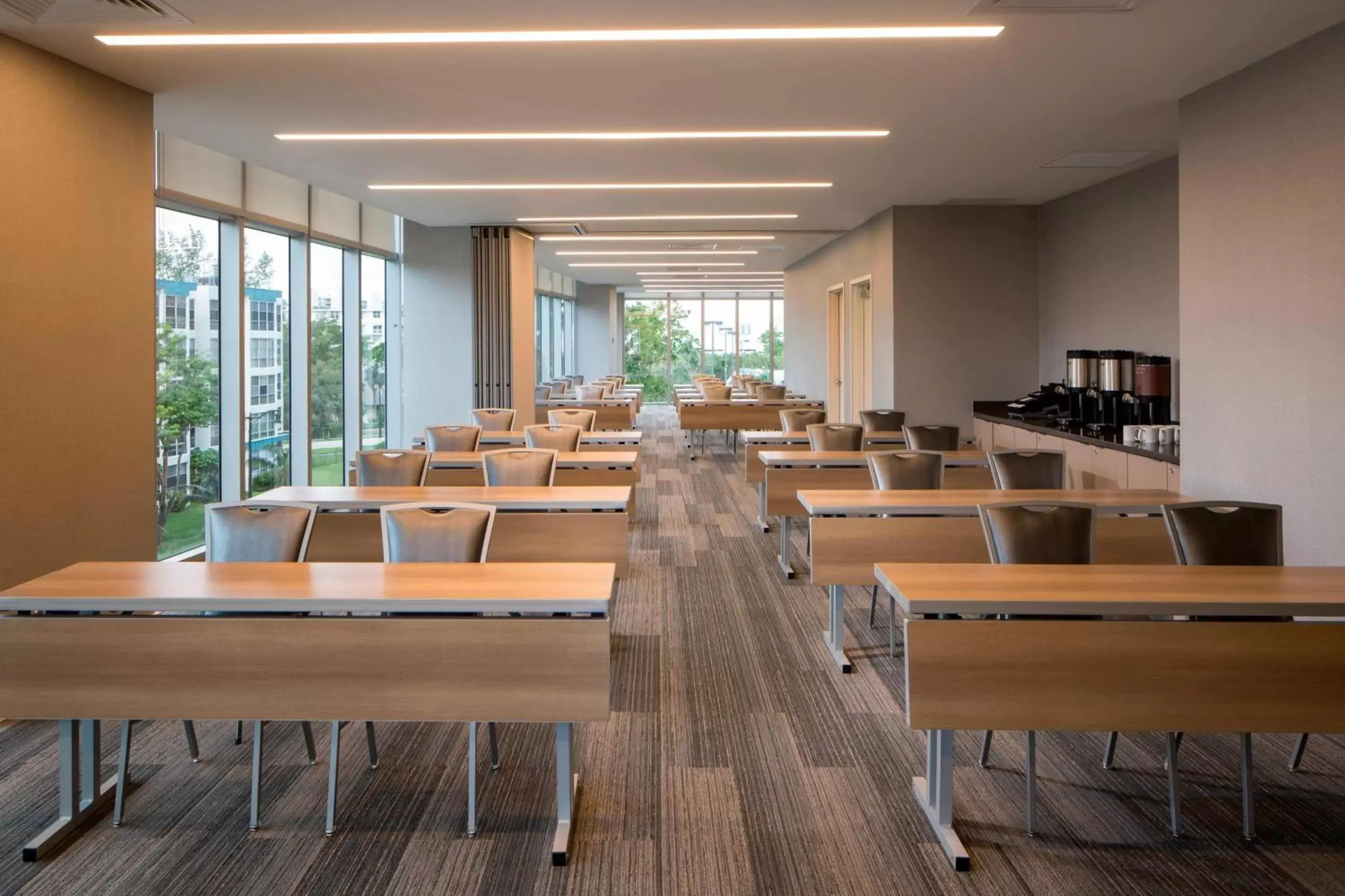 Meeting/conference room, Restaurant/Places to Eat in Residence Inn Miami Sunny Isles Beach