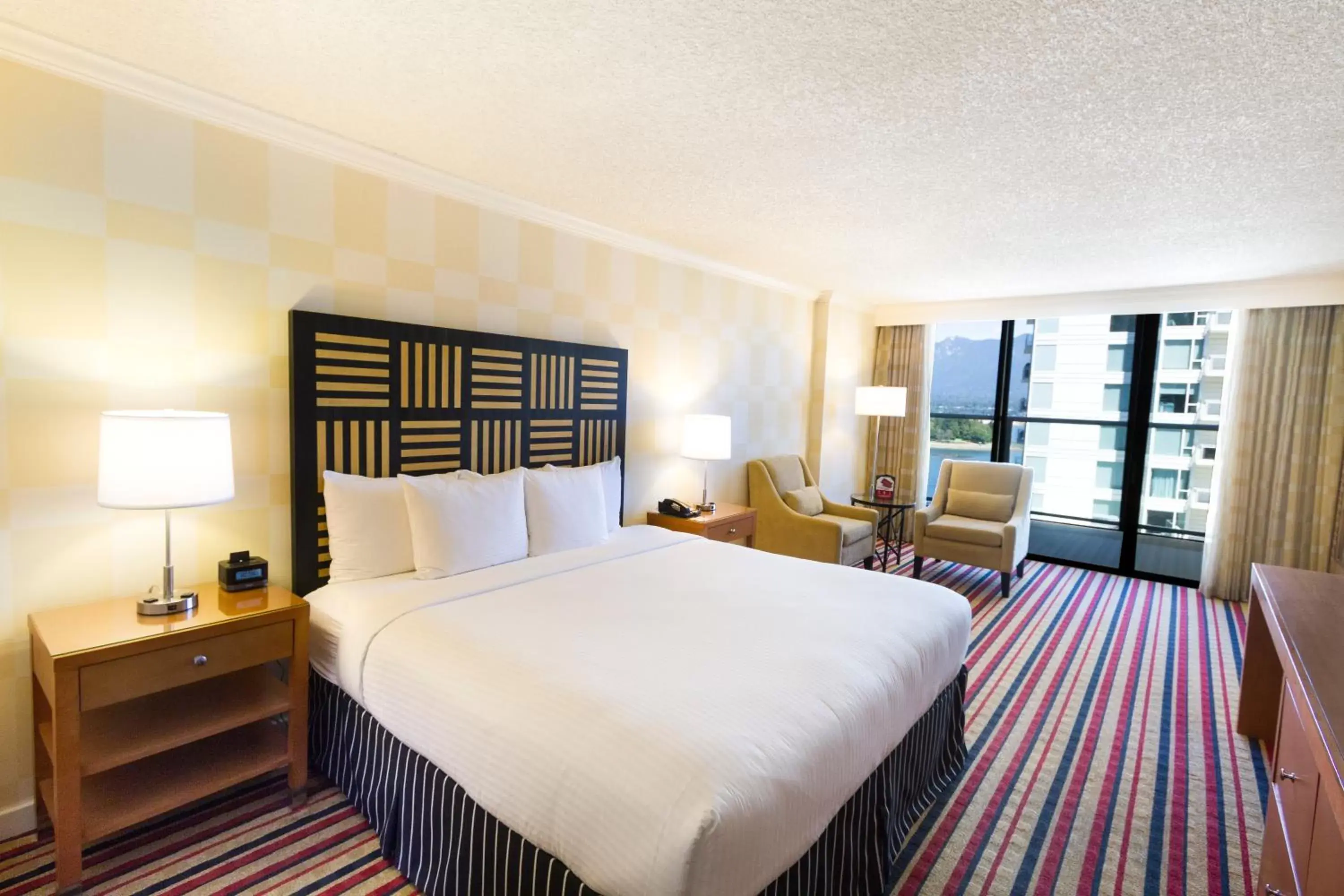Bedroom, Bed in Pinnacle Hotel Harbourfront