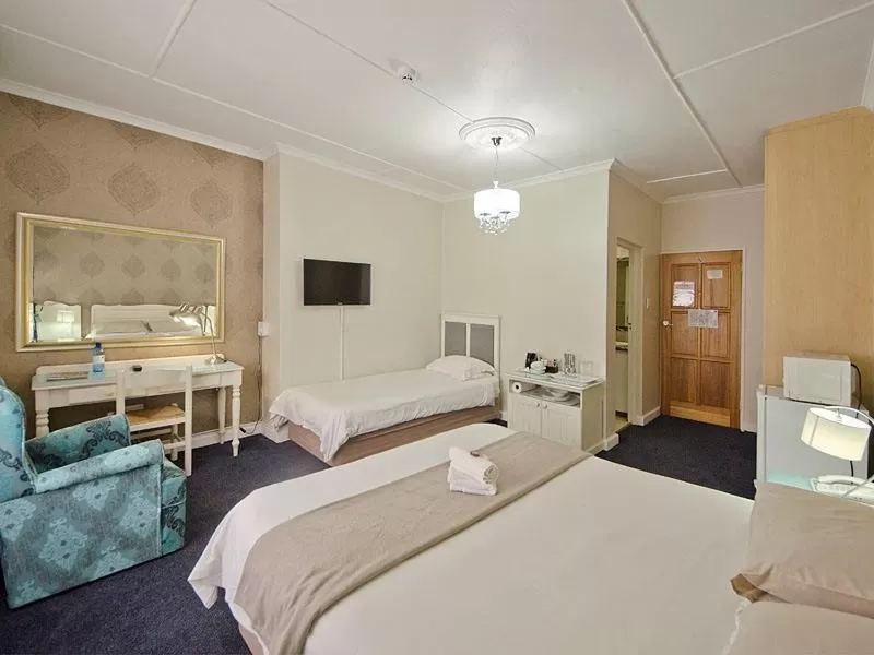 Family, Bed in The Russel Hotel