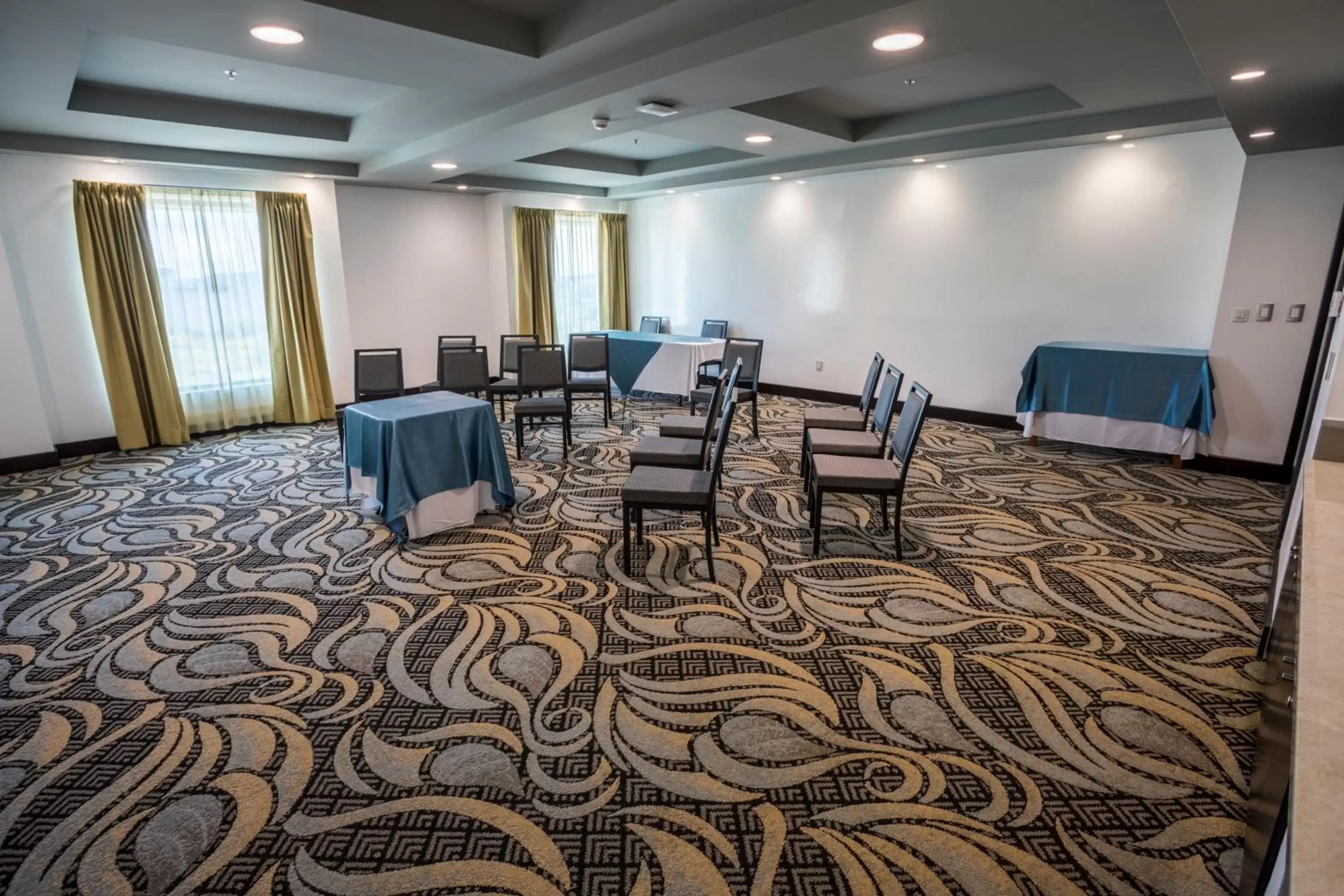 Meeting/conference room in Holiday Inn Queretaro Zona Krystal, an IHG Hotel