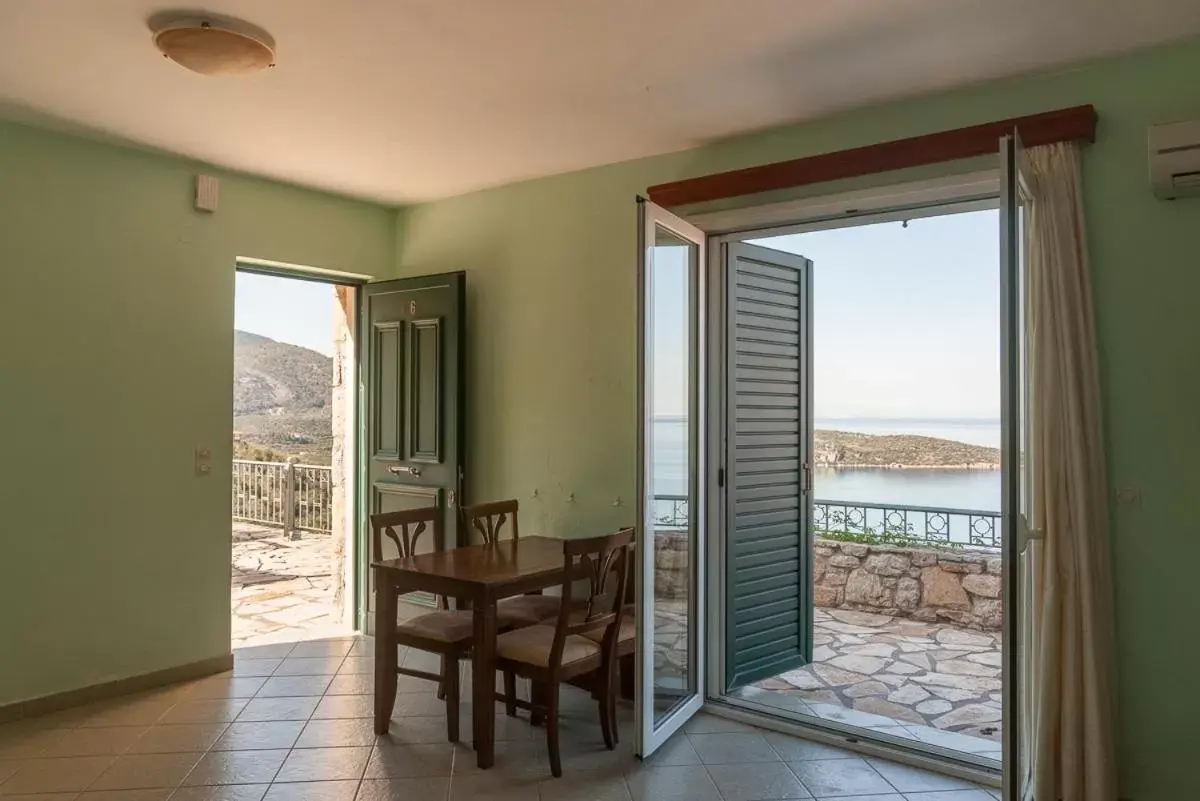 Dining area, Balcony/Terrace in Epidavros Seascape