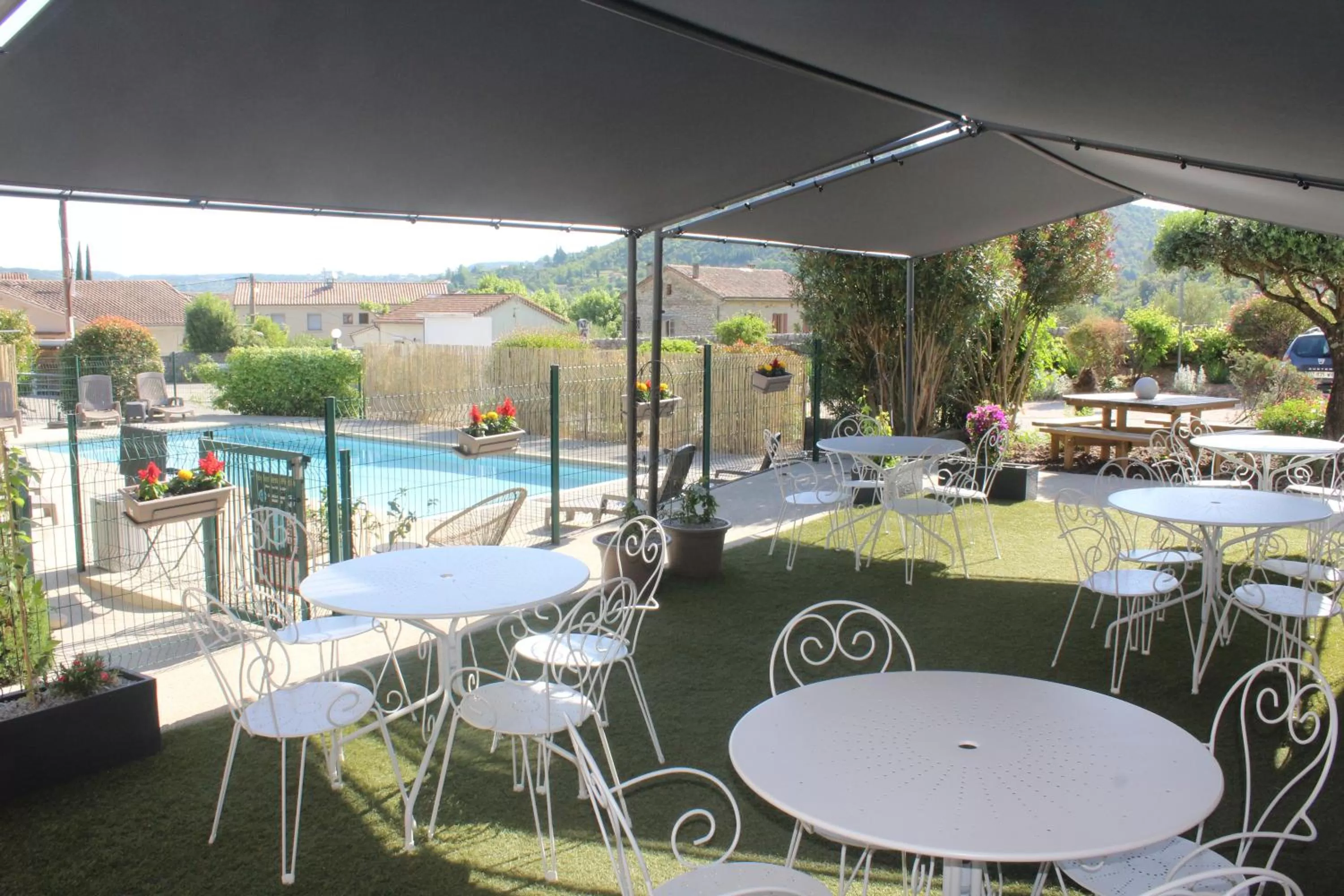 Patio, Swimming Pool in Hotel Le Vanséen