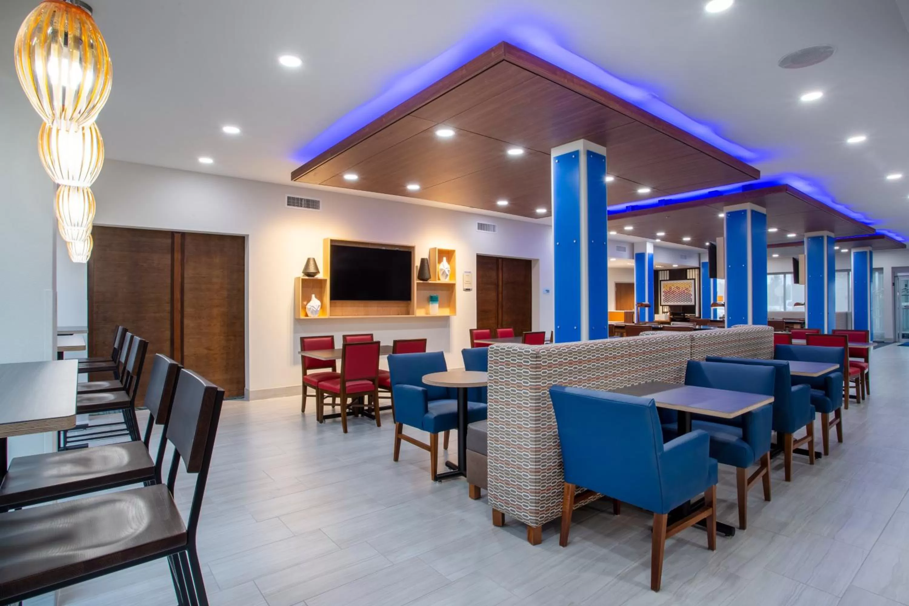 Breakfast in Holiday Inn Express & Suites - Deland South by IHG