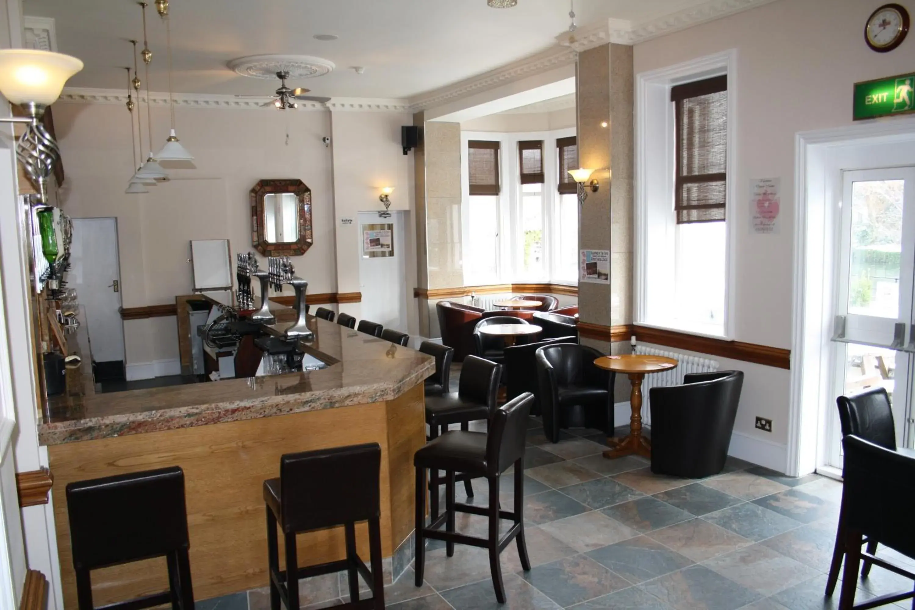 Lounge or bar, Restaurant/Places to Eat in The Thames Hotel