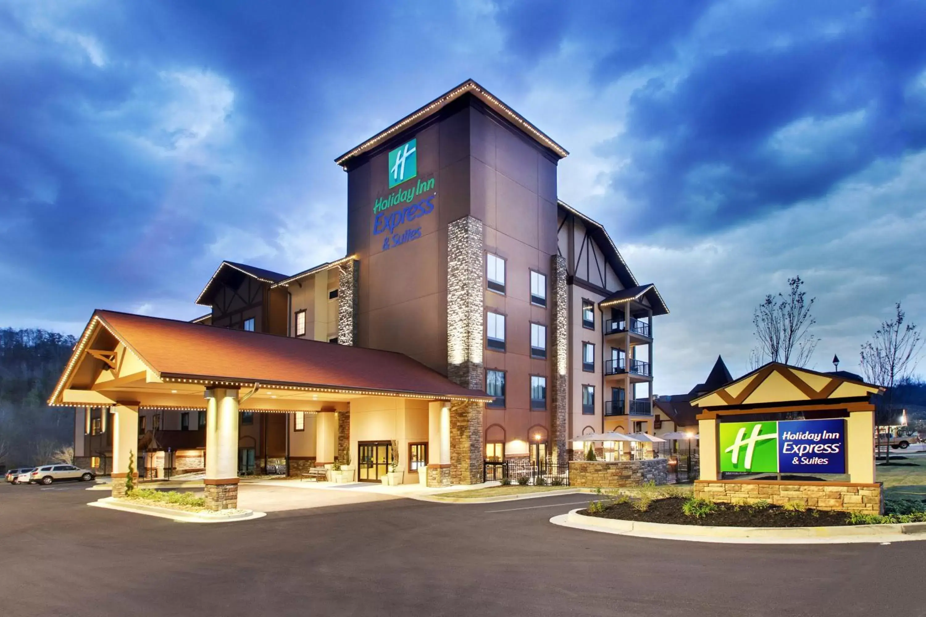 Property Building in Holiday Inn Express & Suites Helen, an IHG Hotel