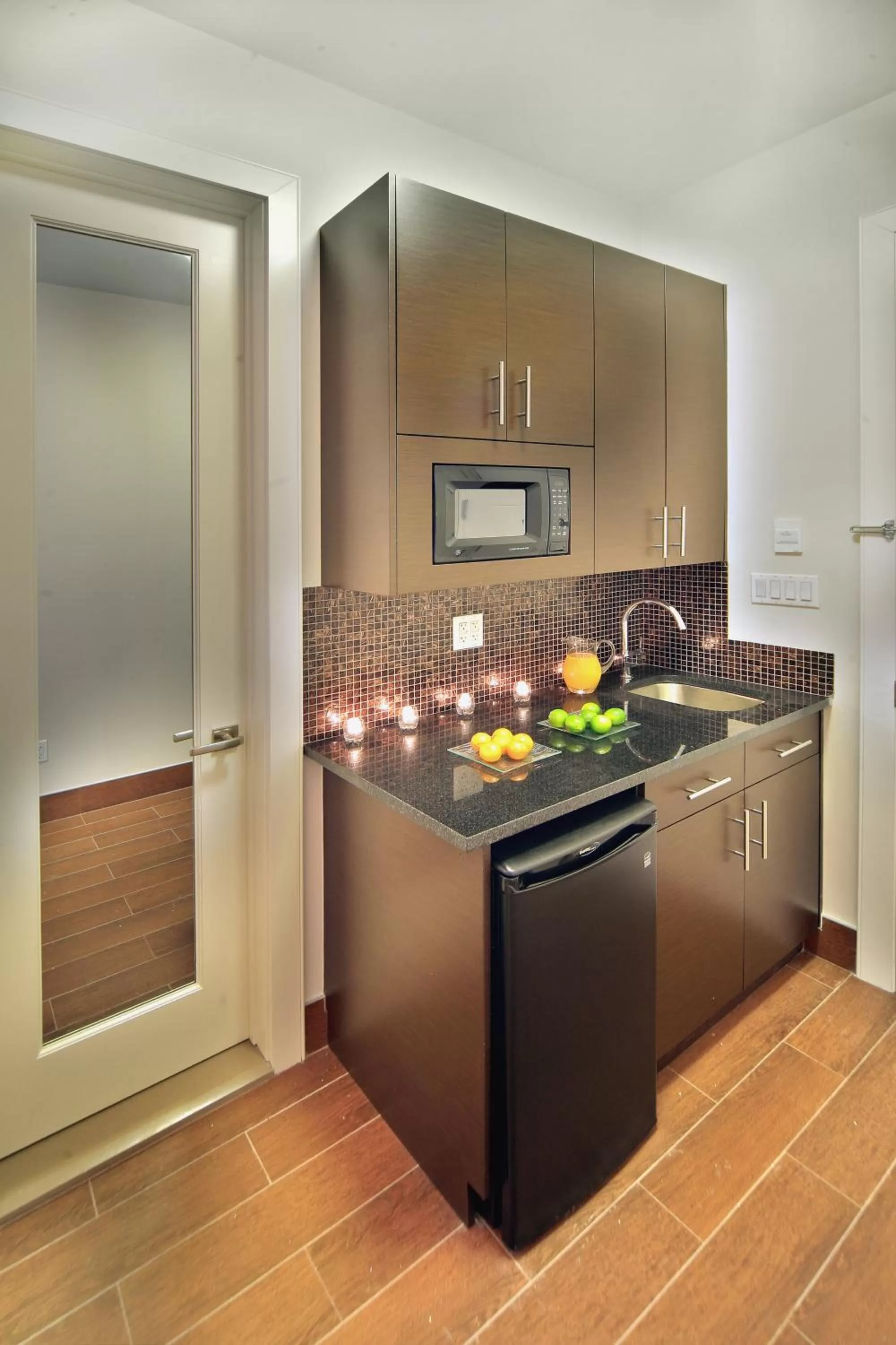 Kitchen or kitchenette in Aura Hotel Brooklyn