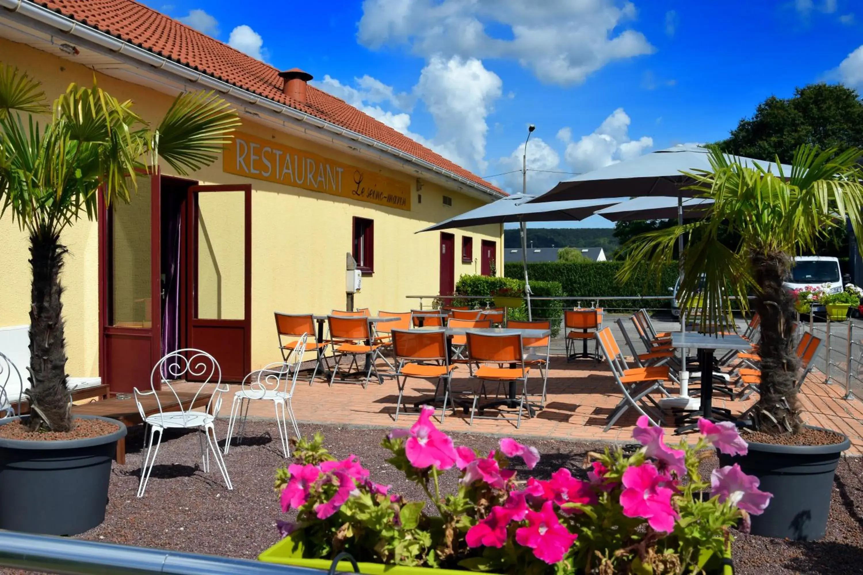 Lunch, Restaurant/Places to Eat in Contact Hotel Le Seino Marin - Cléon Elbeuf