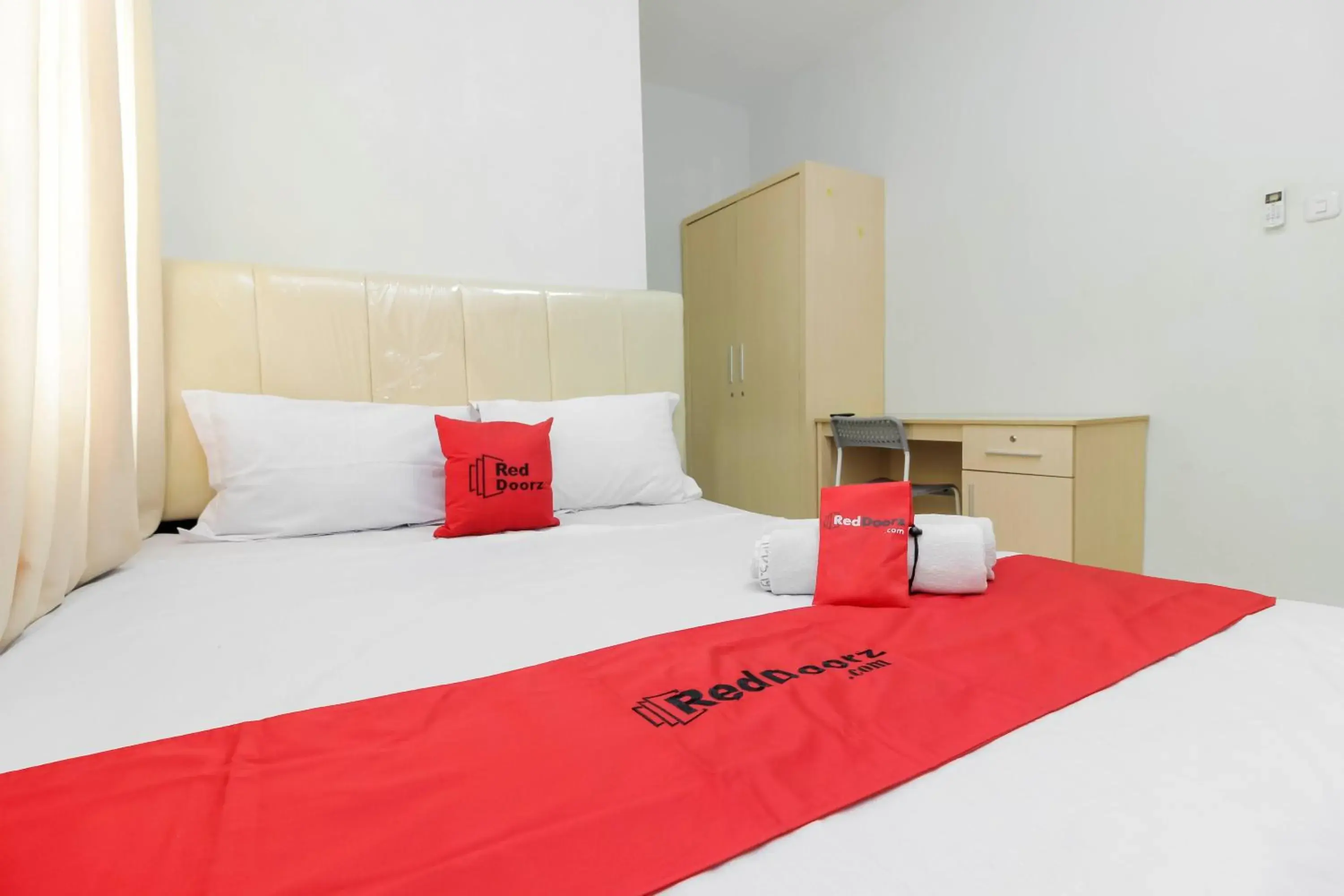 Bedroom, Bed in RedDoorz near Siloam Hospital Palembang