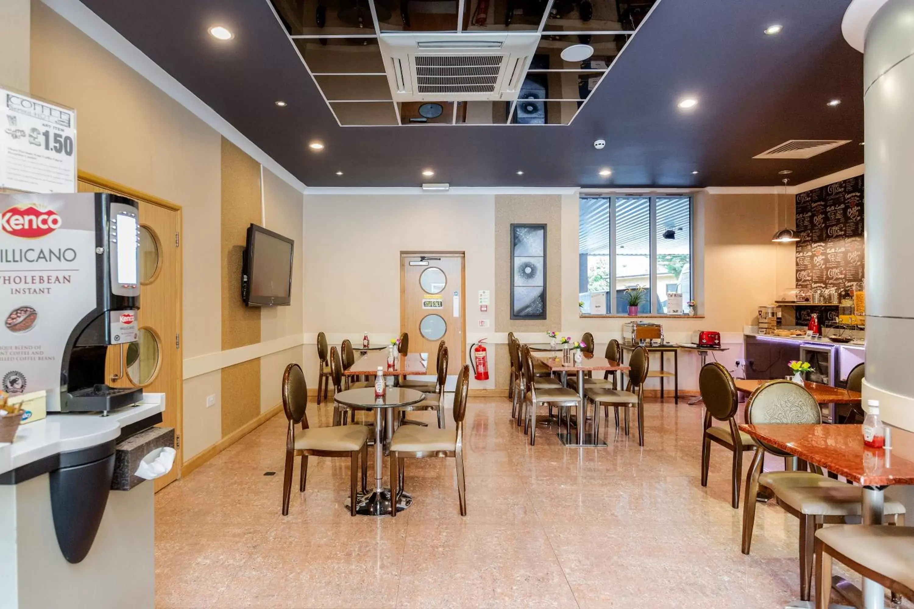 Lounge or bar, Restaurant/Places to Eat in Eurotraveller Hotel - Premier - Harrow