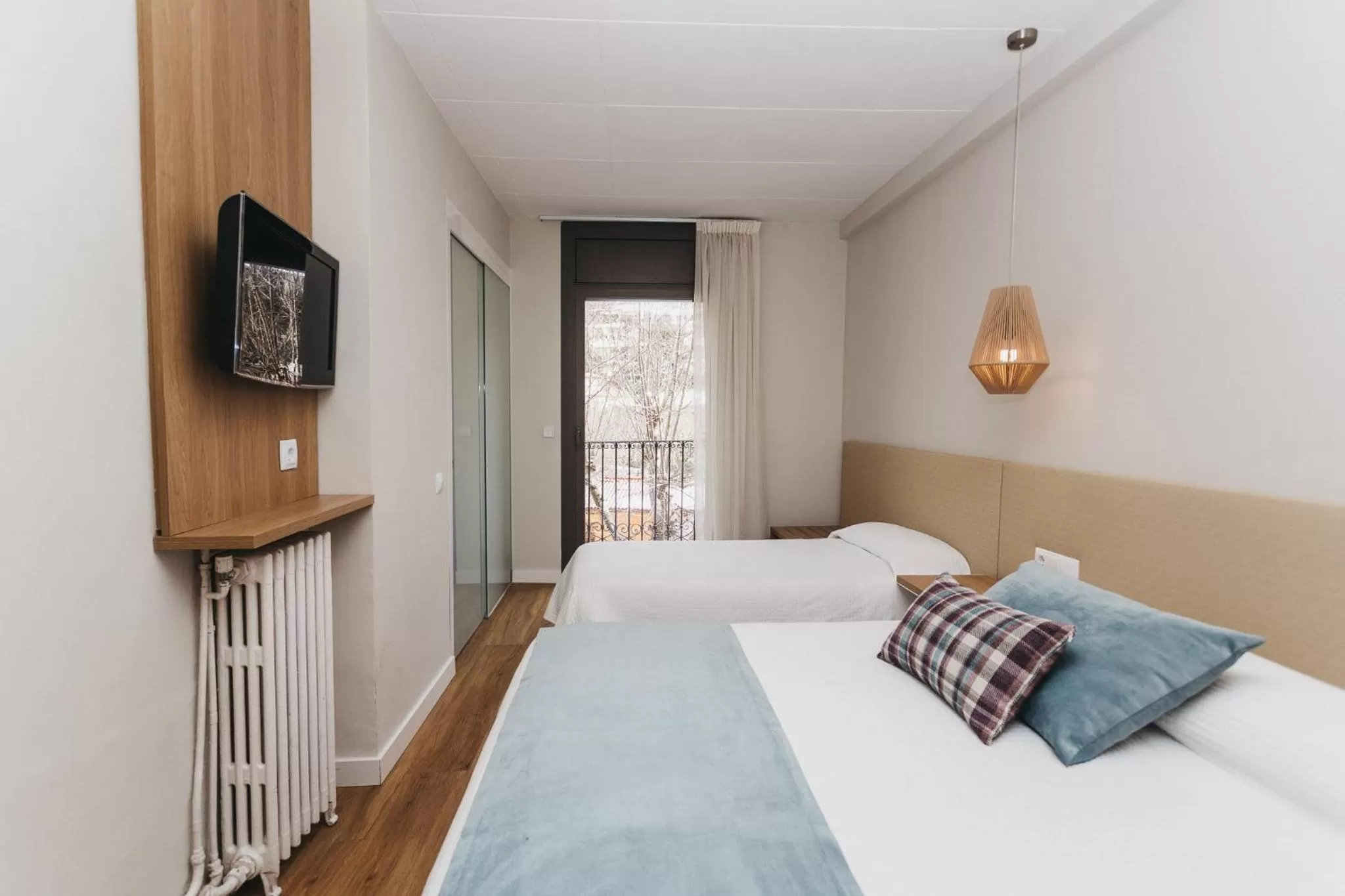 Bedroom, Bed in Hotel Catalunya Ribes de Freser