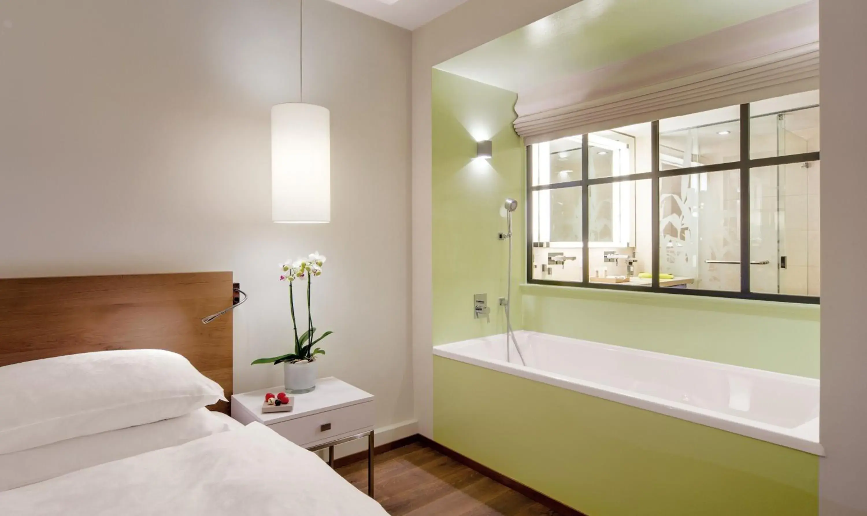 Bathroom, Bed in Giardino Ascona