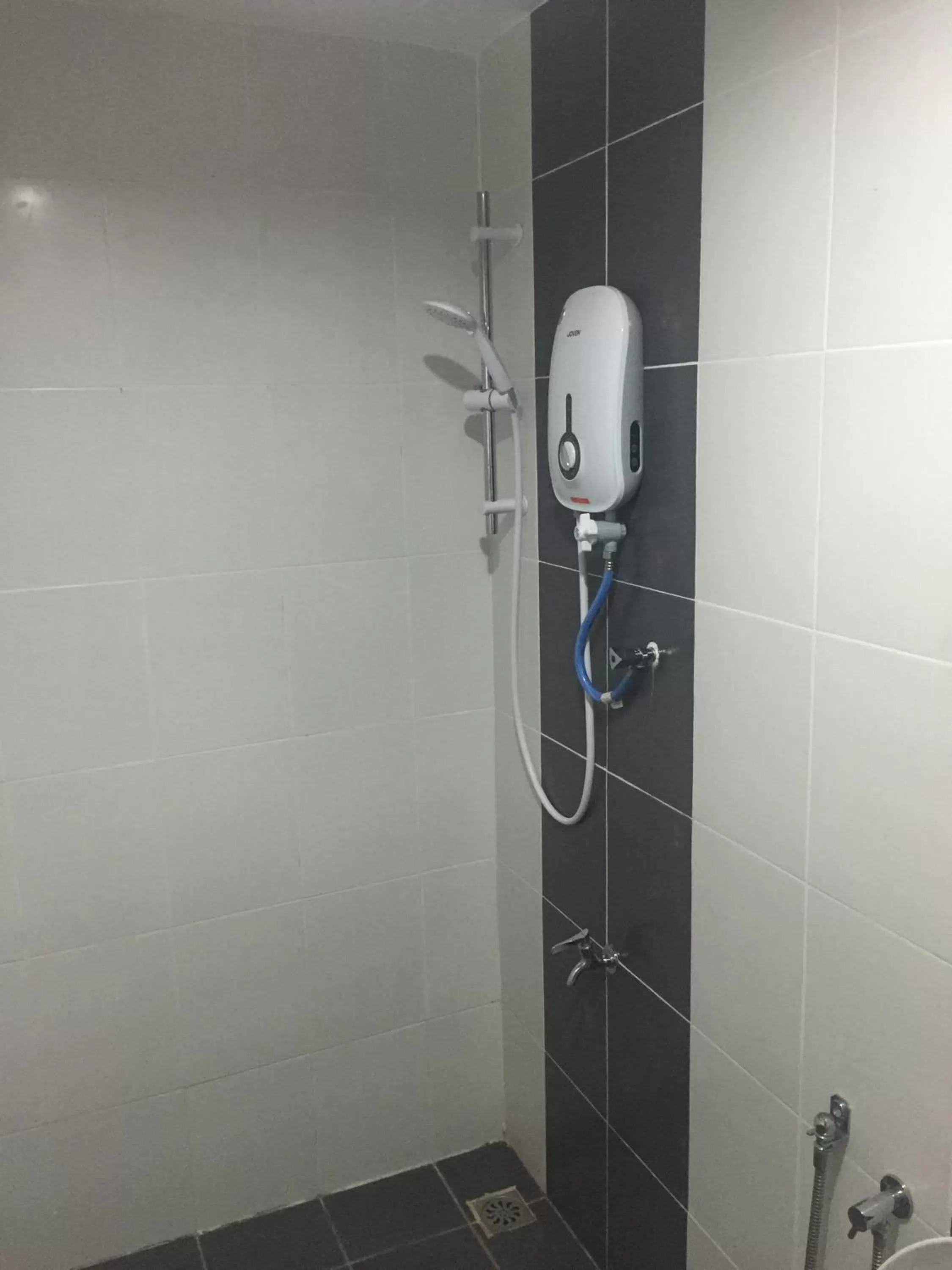 Shower in Sayy Haa Inn