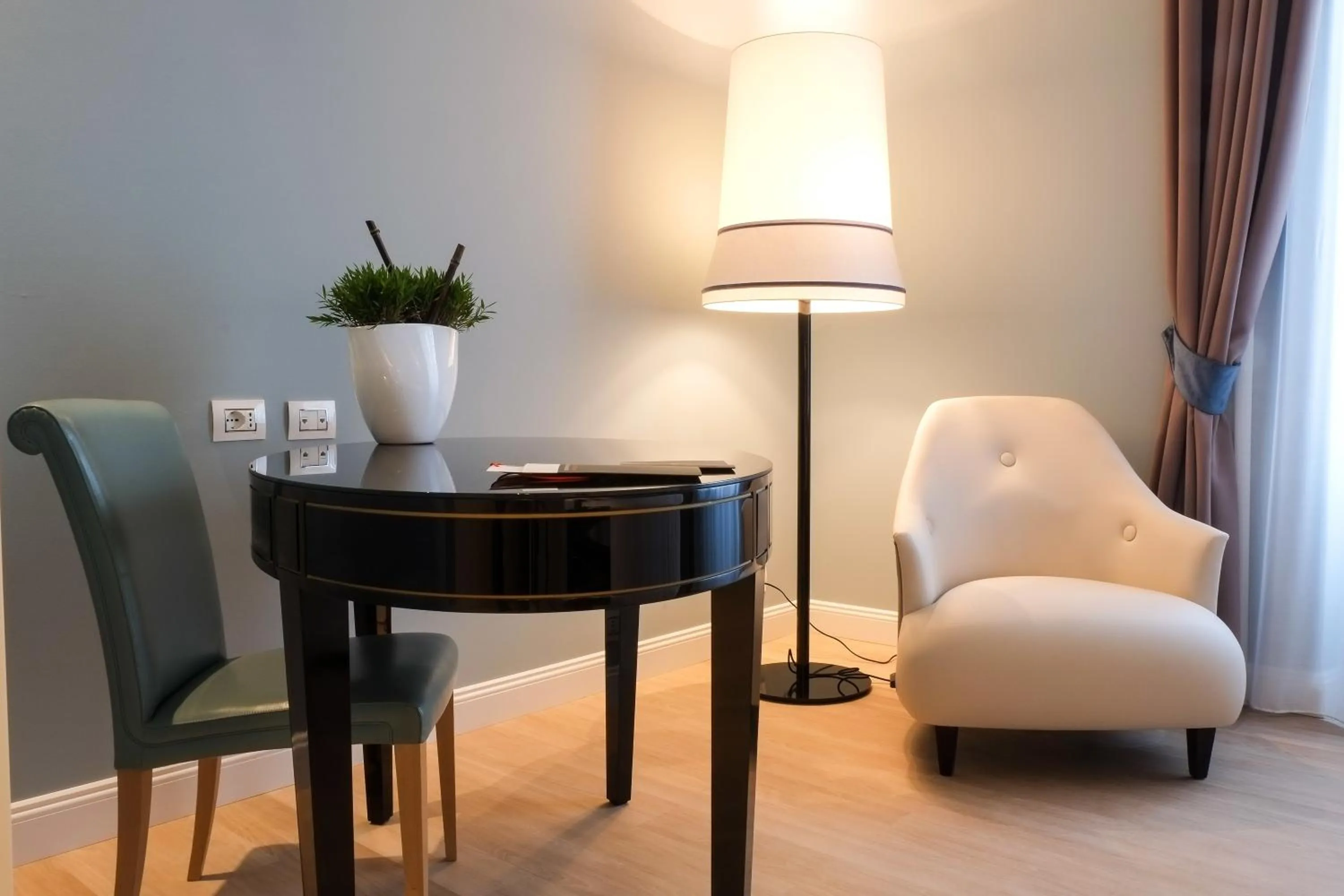 Seating area in Turin Palace Hotel