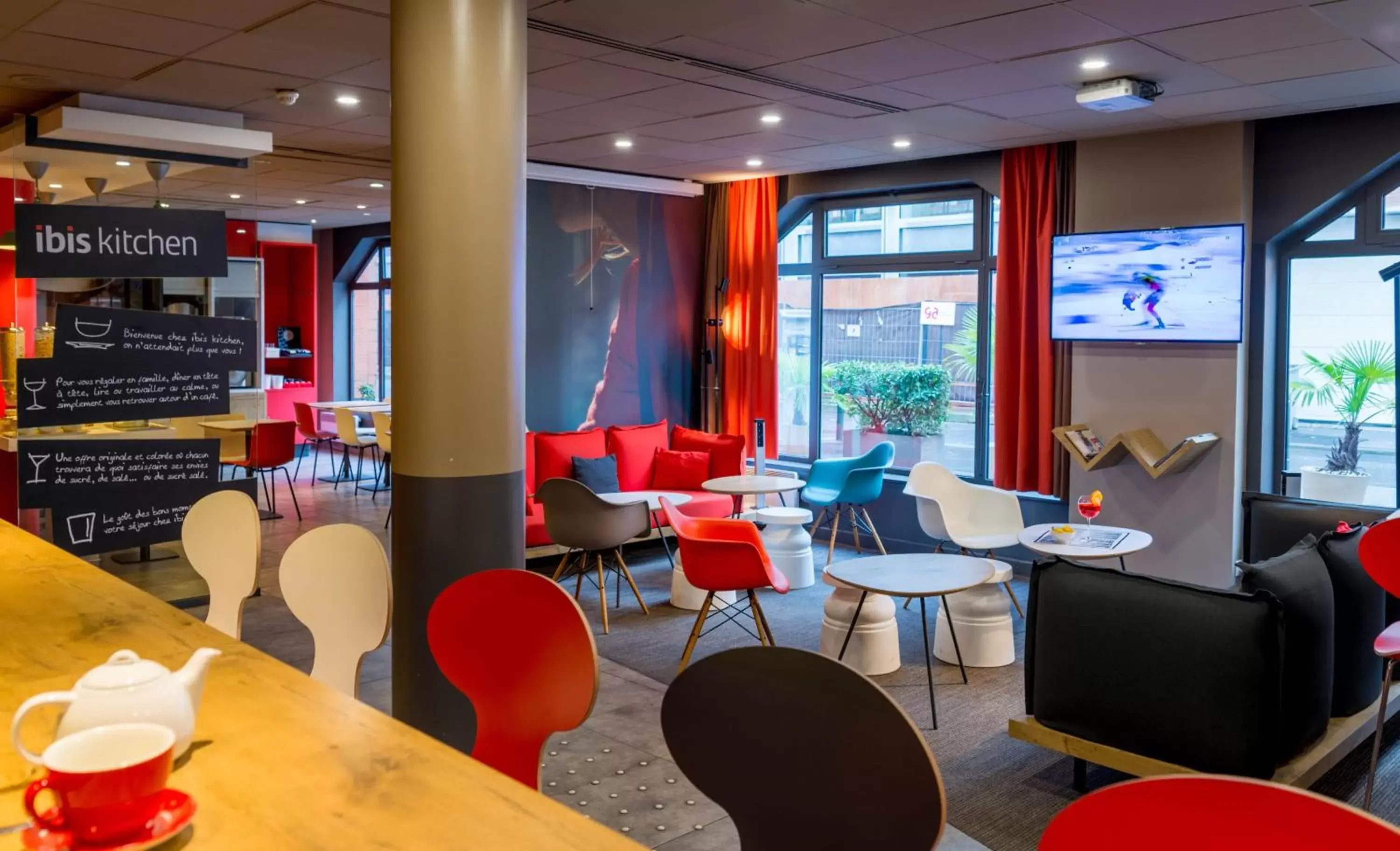 Lounge or bar in ibis Toulouse Centre