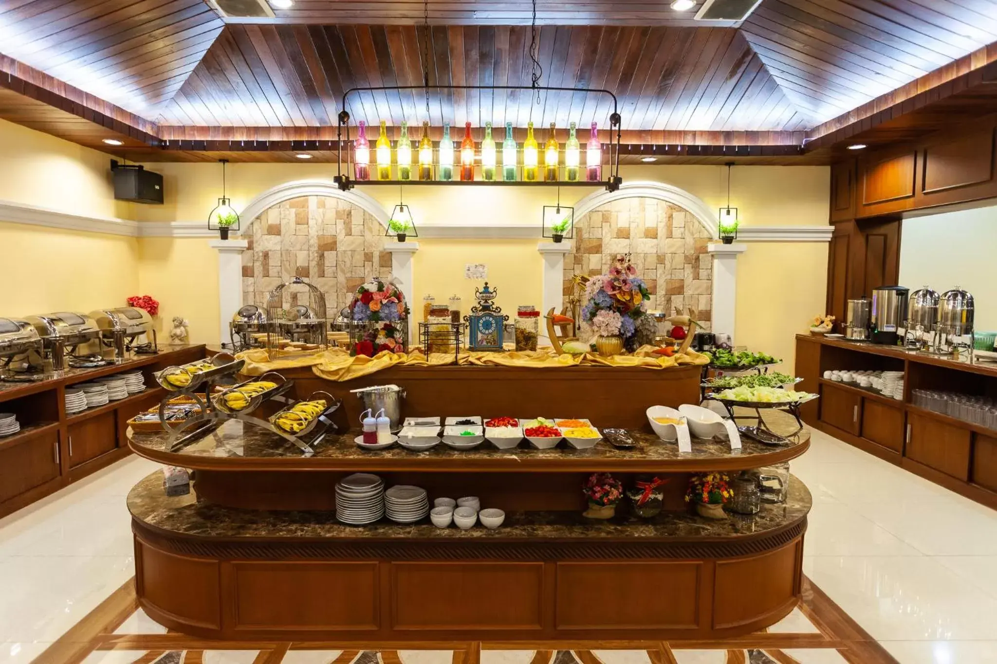 Buffet breakfast, Restaurant/Places to Eat in The Airport Greenery Hotel