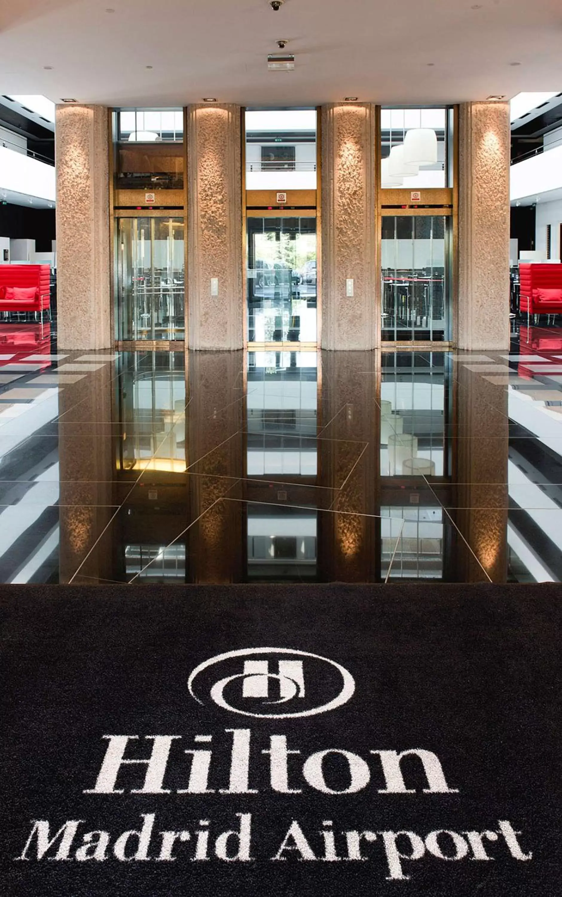Lobby or reception in Hilton Madrid Airport
