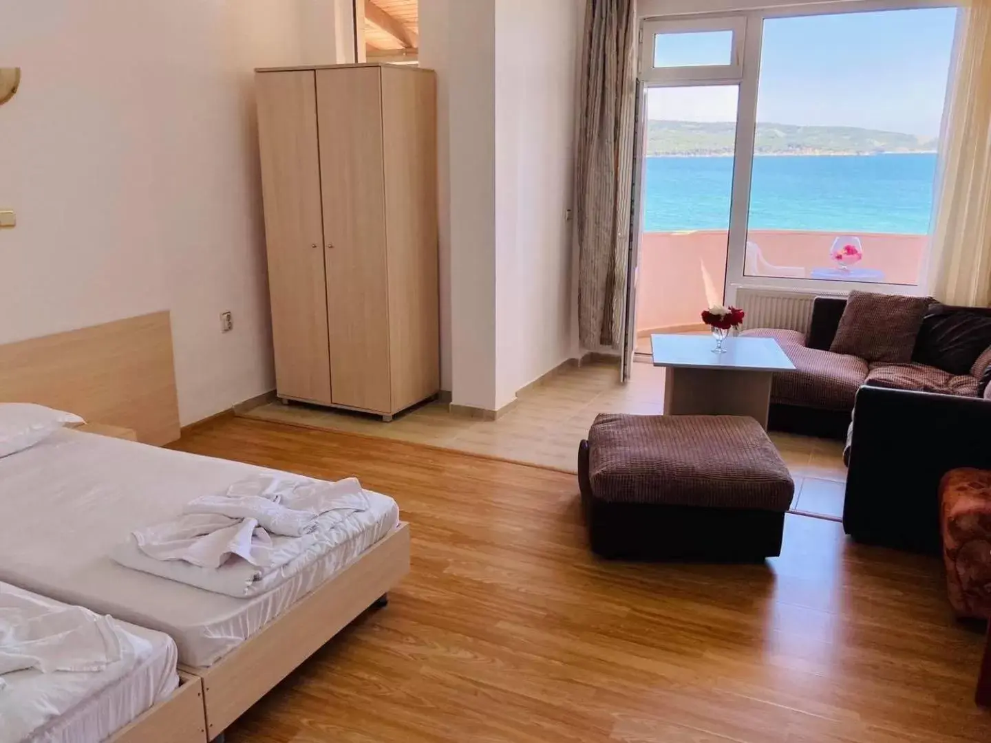 One-Bedroom Suite with Sea View (4 Adults + 1 Child) in Plovdiv Hotel One-Bedroom Suite with Sea View (4 Adults + 1 Child) in Plovdiv Hotel