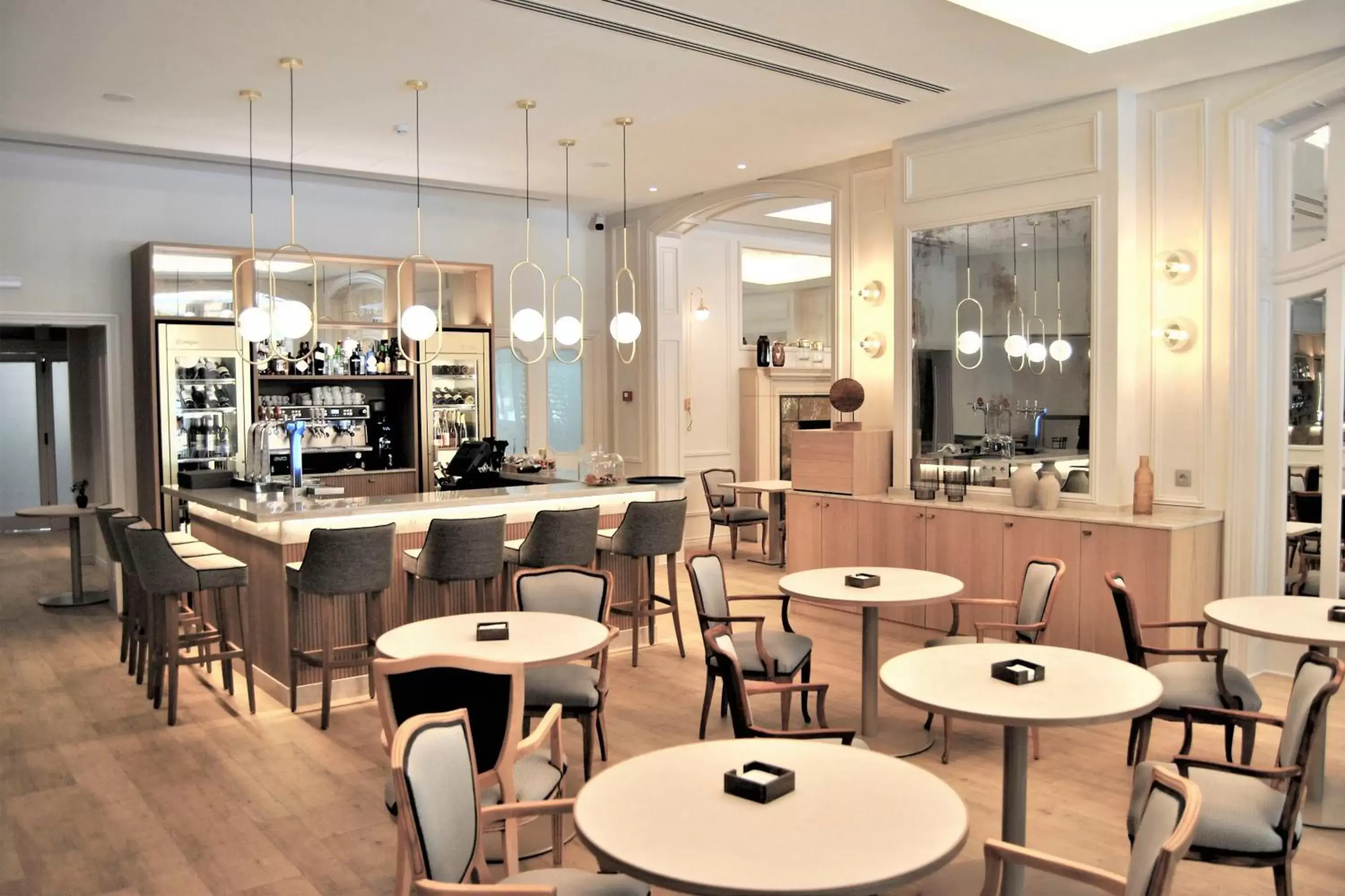 Lounge or bar, Restaurant/Places to Eat in Colón Hotel Barcelona