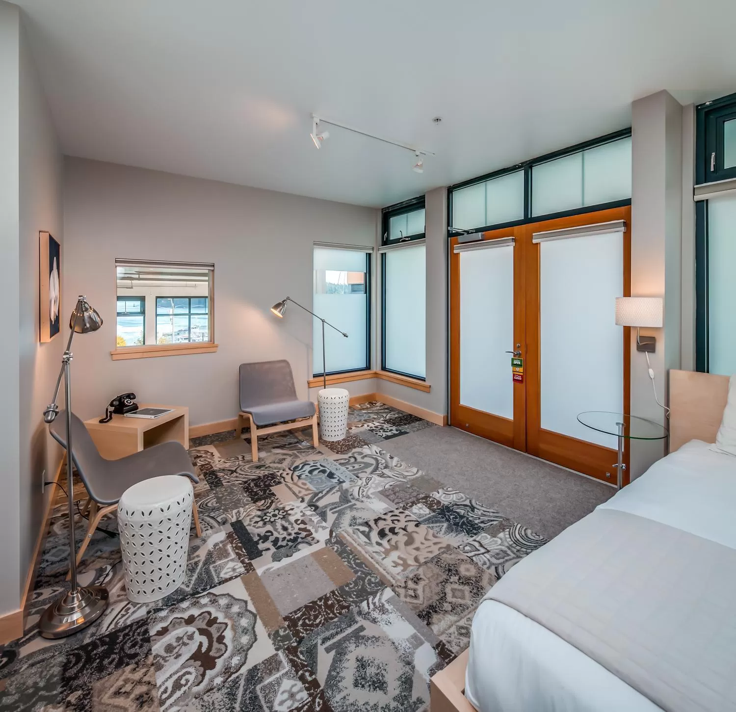 Seating Area in Island Inn at 123 West