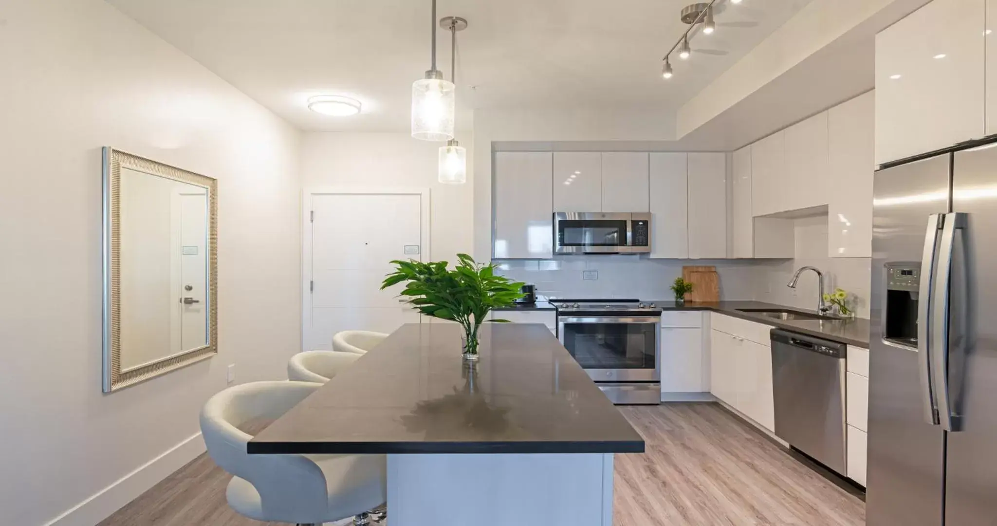 Kitchen or kitchenette, Kitchen/Kitchenette in Westshore Apartments by Barsala