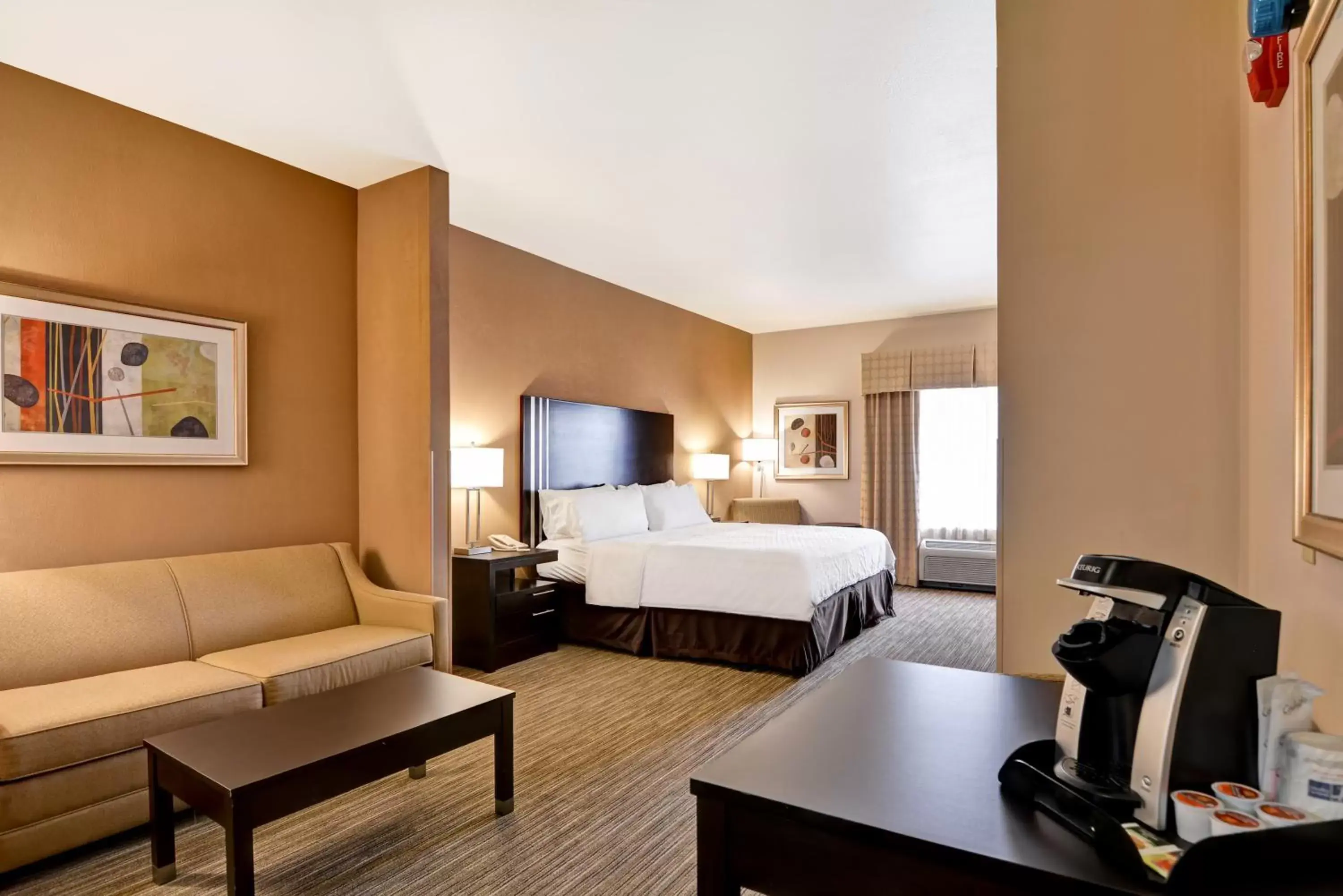 Photo of the whole room in Holiday Inn Express Hotel & Suites Milwaukee-New Berlin, an IHG Hotel