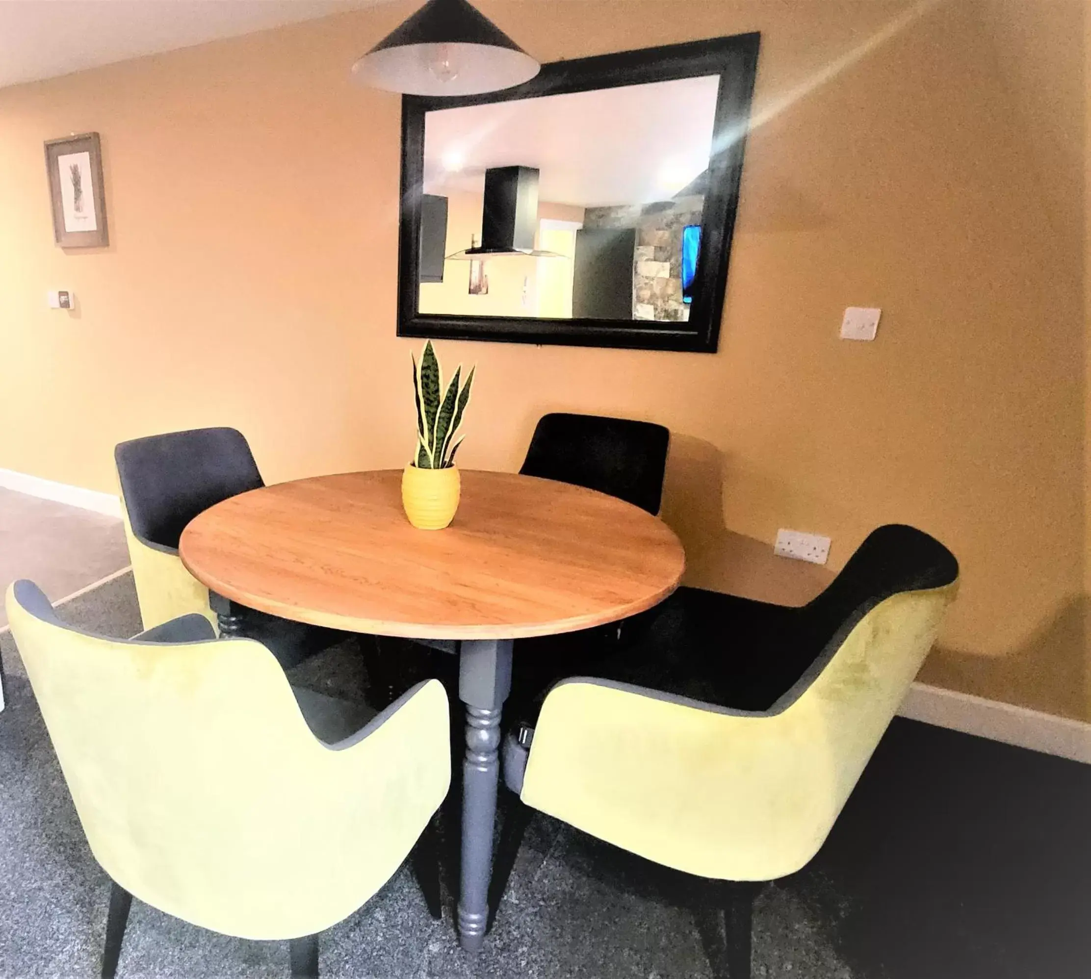 Dining Area in New County Hotel & Serviced Apartments by RoomsBooked