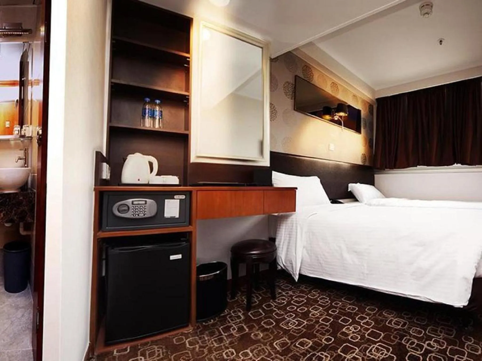 Photo of the whole room, Bed in Lander Hotel Prince Edward