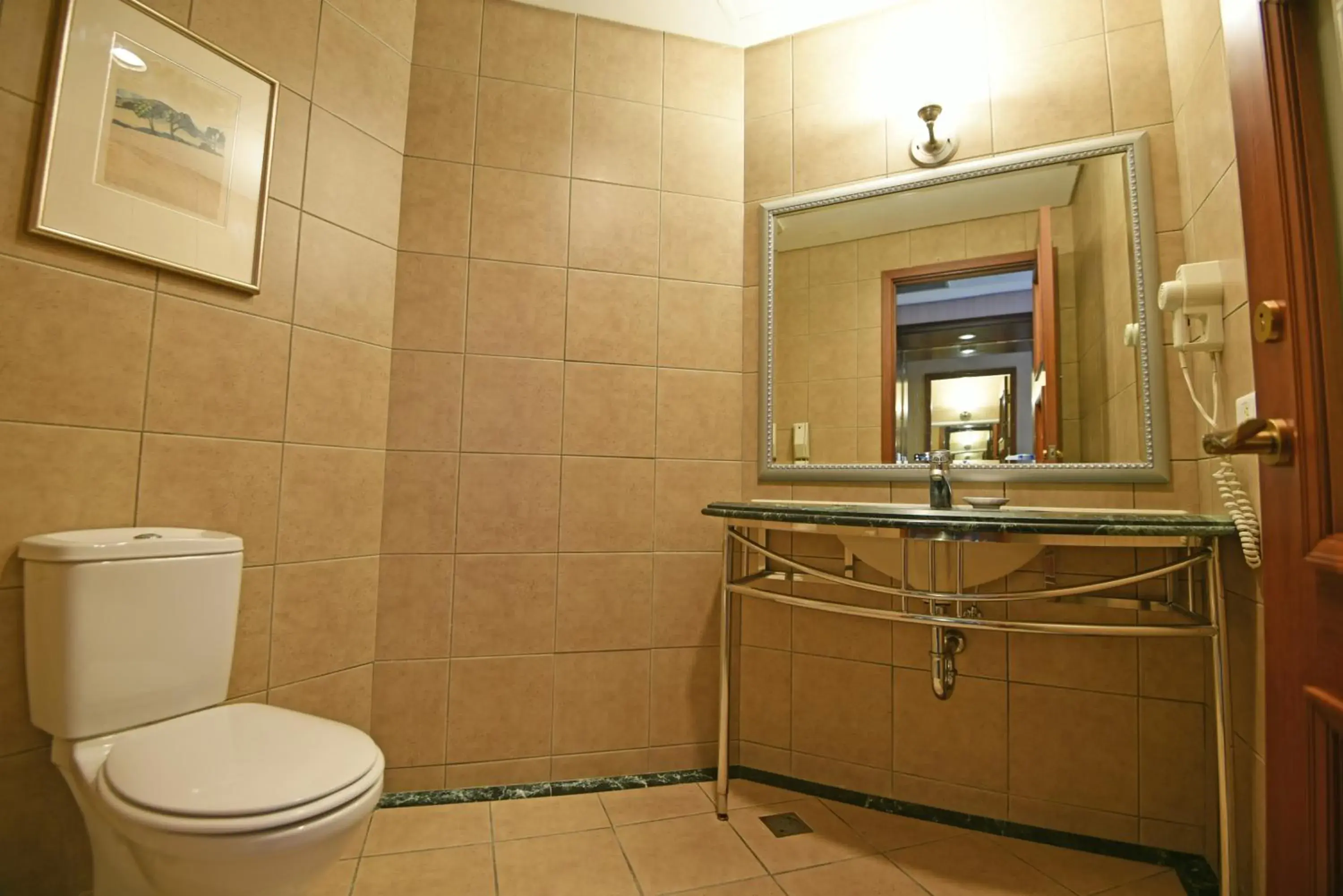 Toilet, Bathroom in Wei-Yat Grand Hotel