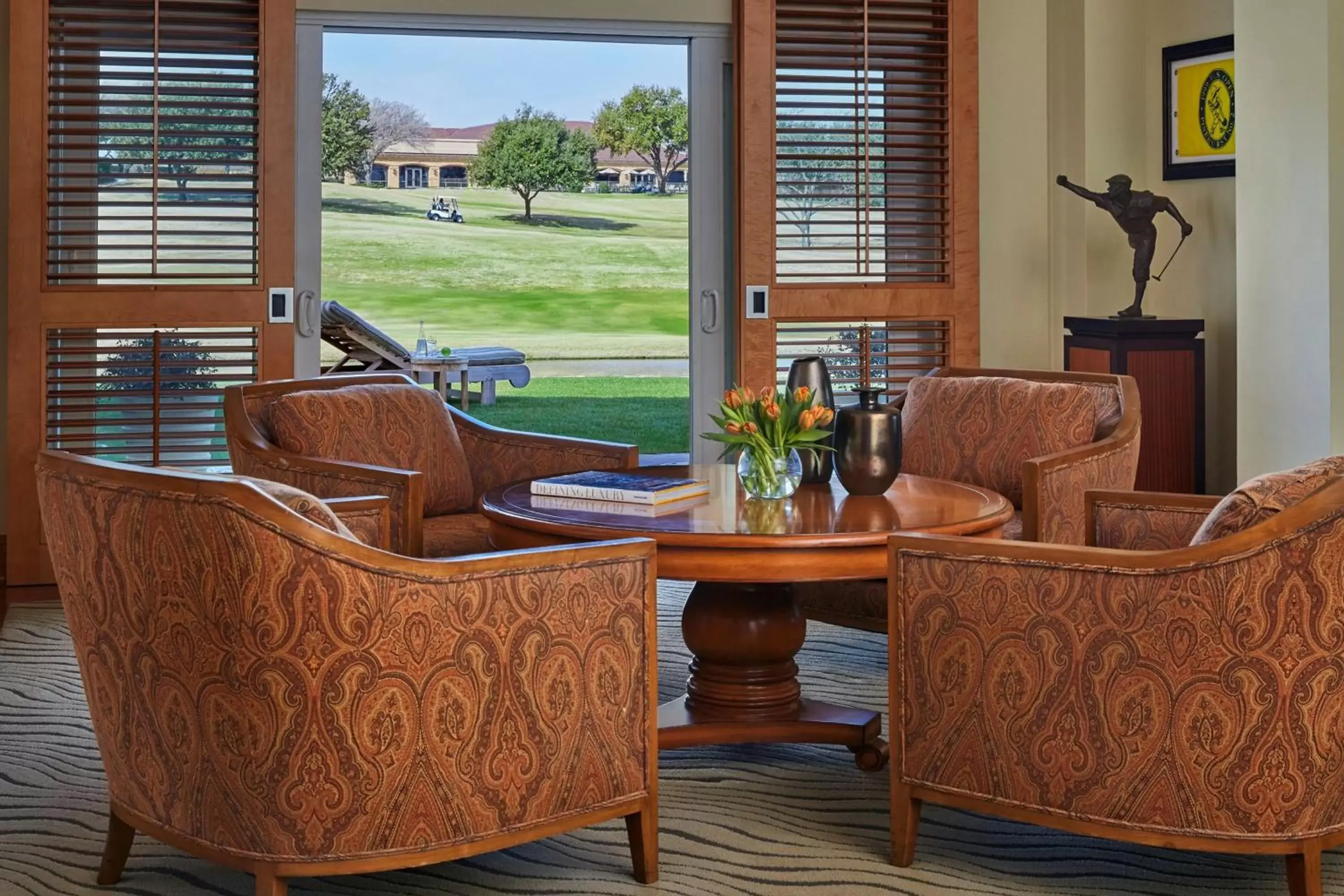 Photo of the whole room, Seating Area in The Las Colinas Resort, Dallas
